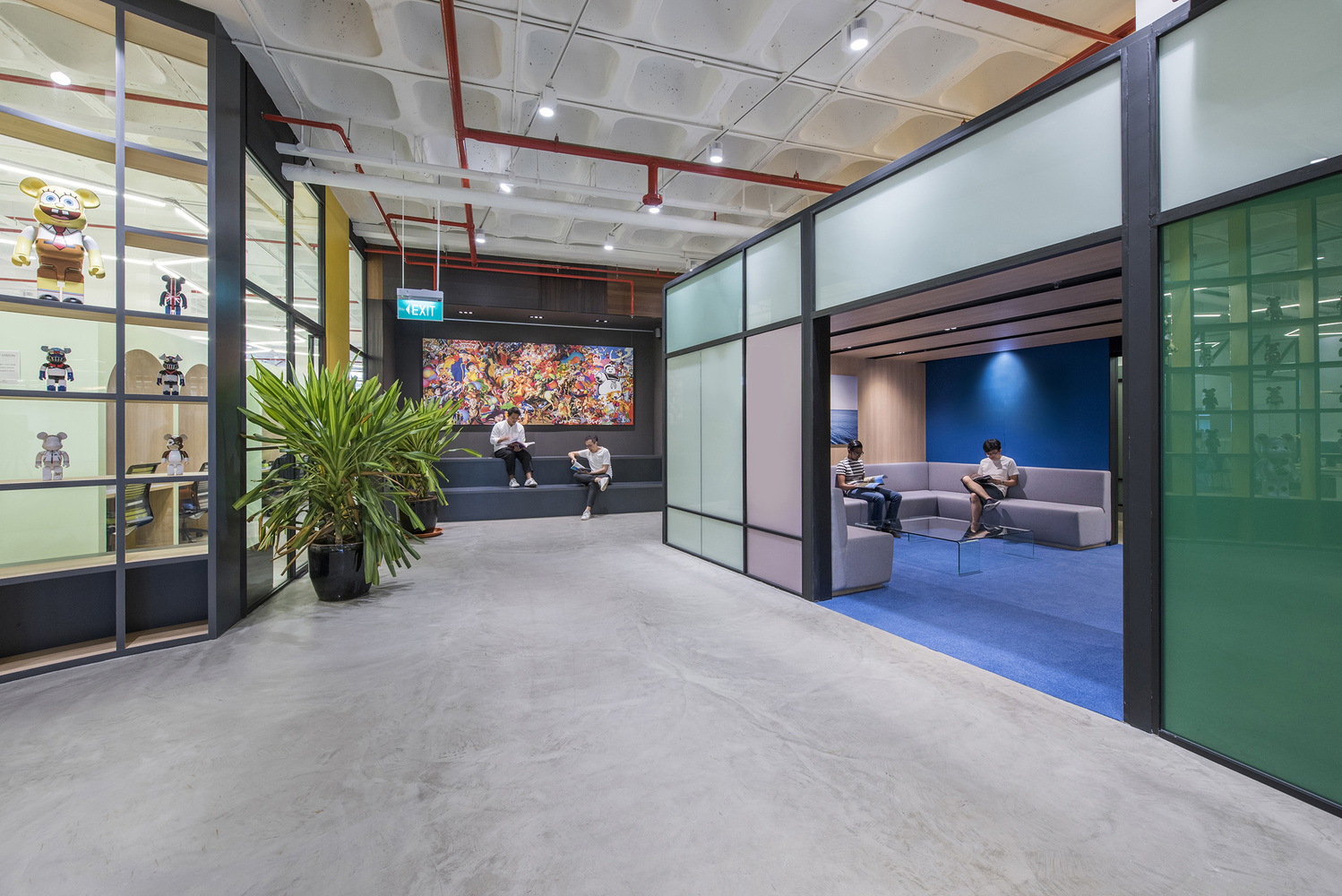 HONESTBEE_circular_plaza_space_looking_into_reception