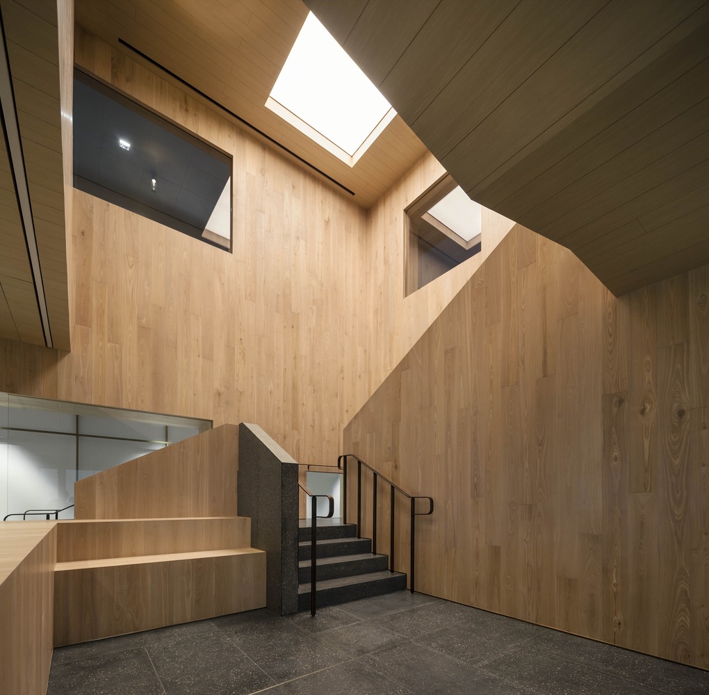 Curio_Stair_of_Encounters_-_Bloomberg_HK_Office_photographed_by_Pedro_Pegenaute_(8)