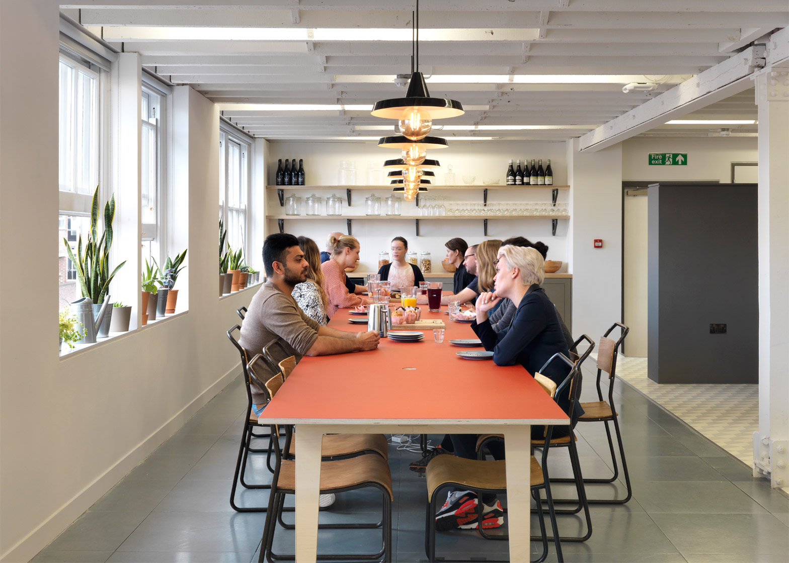 airbnb-office_london_threefold_dezeen_1568_1