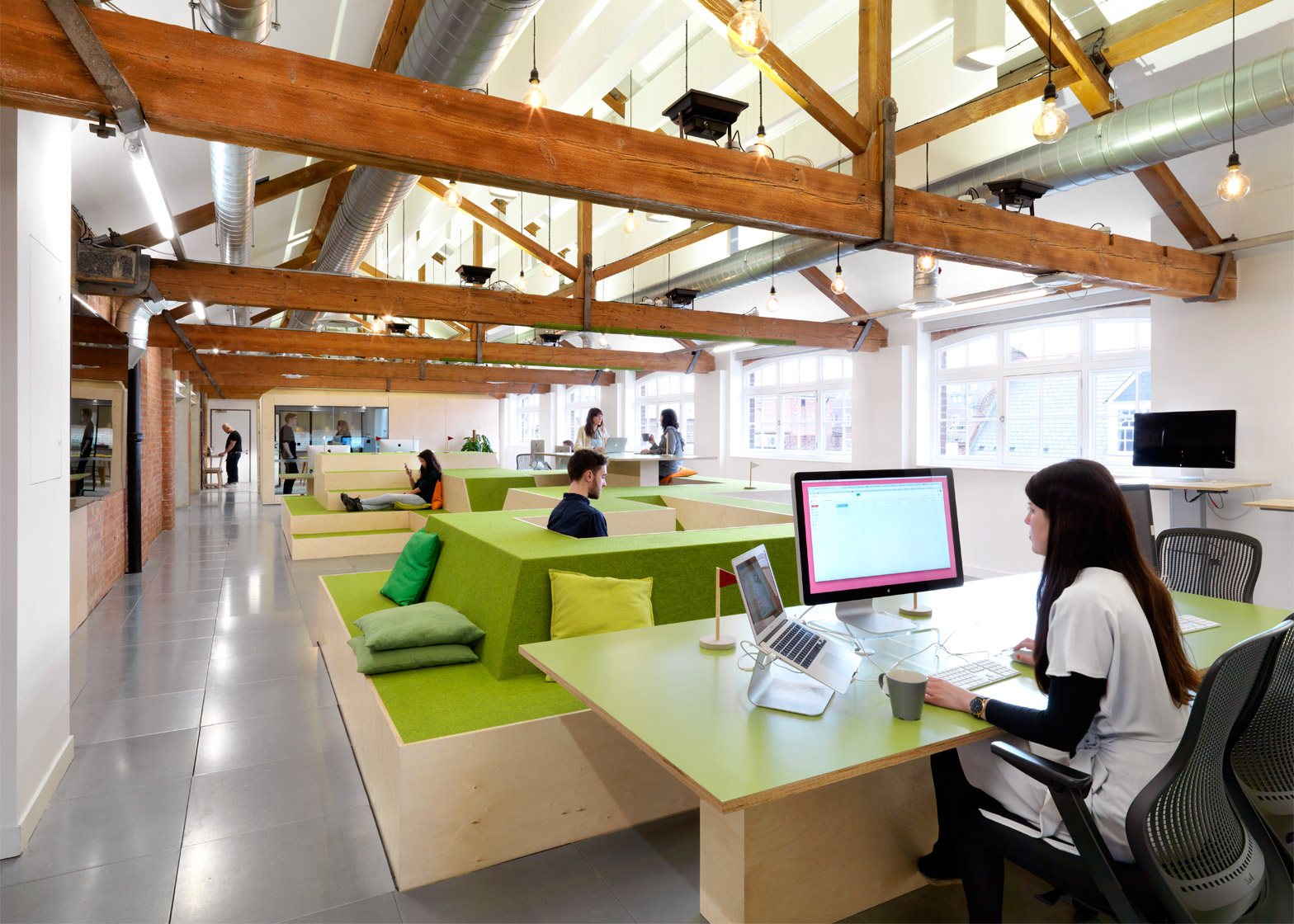 airbnb-office_london_threefold_dezeen_1568_3