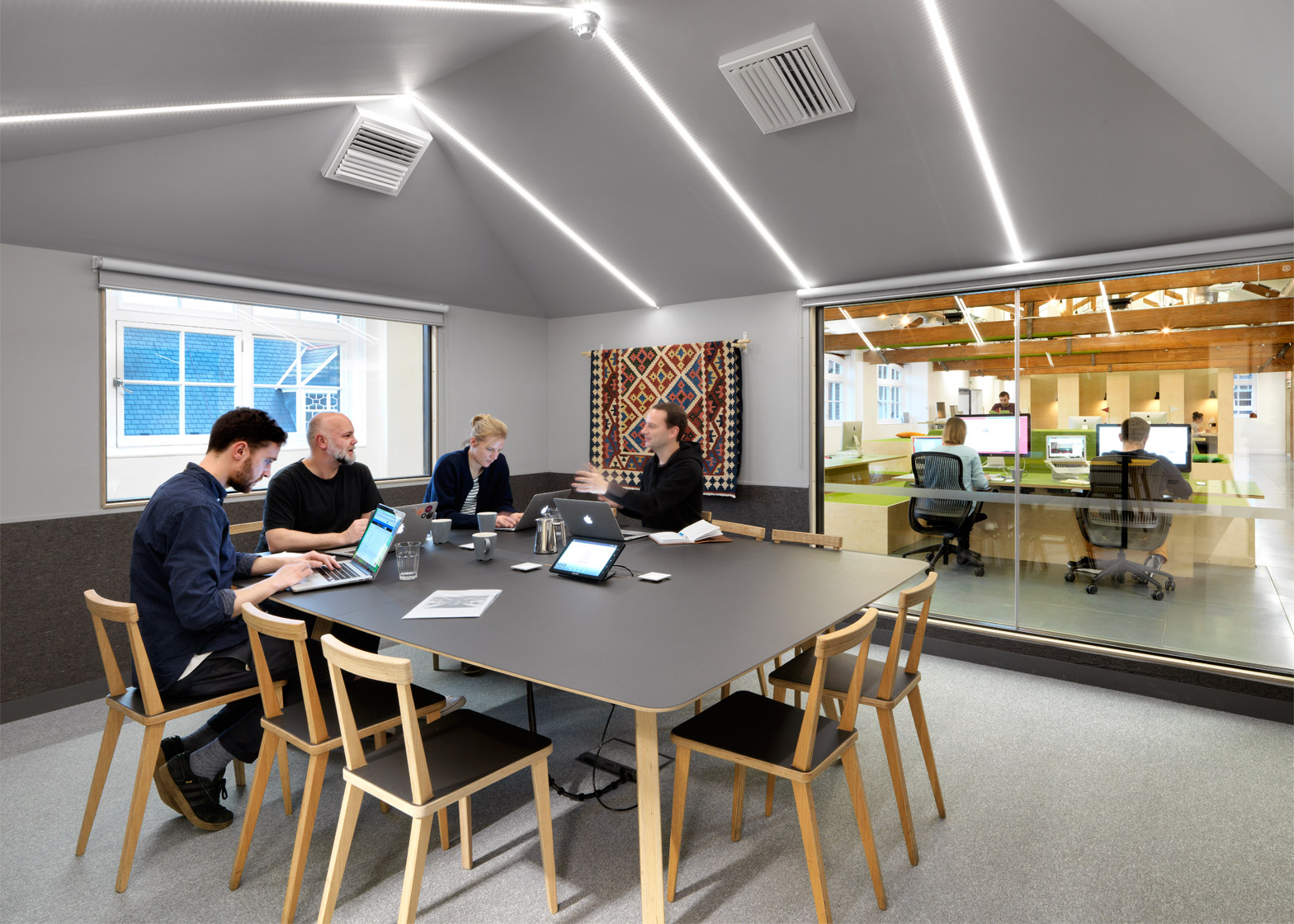 airbnb-office_london_threefold_dezeen_1568_6