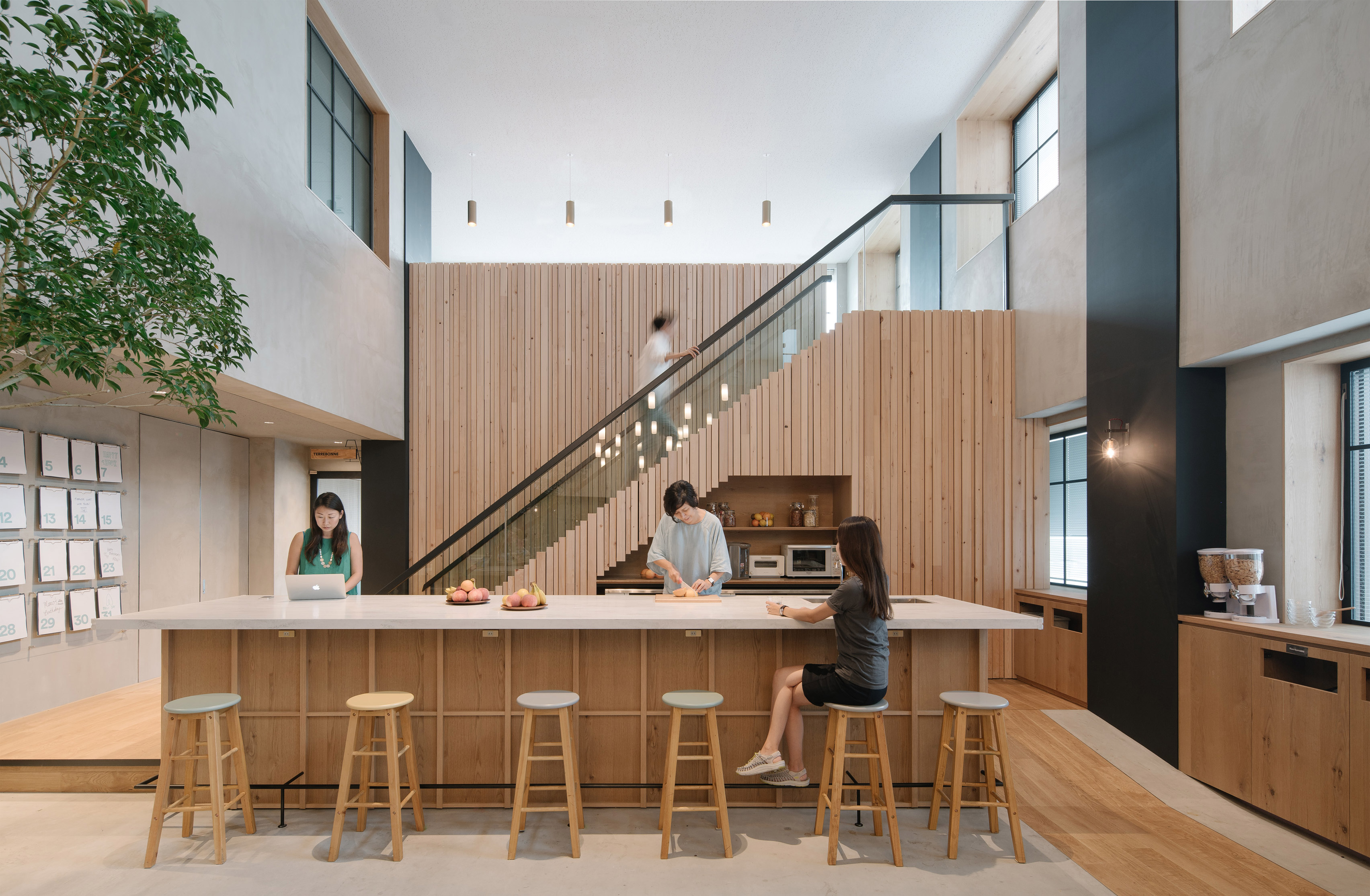 airbnb-tokyo-office-_dezeen_3408_11