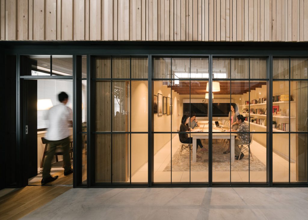 airbnb-tokyo-office_dezeen_3408_slideshow_7-1024x731