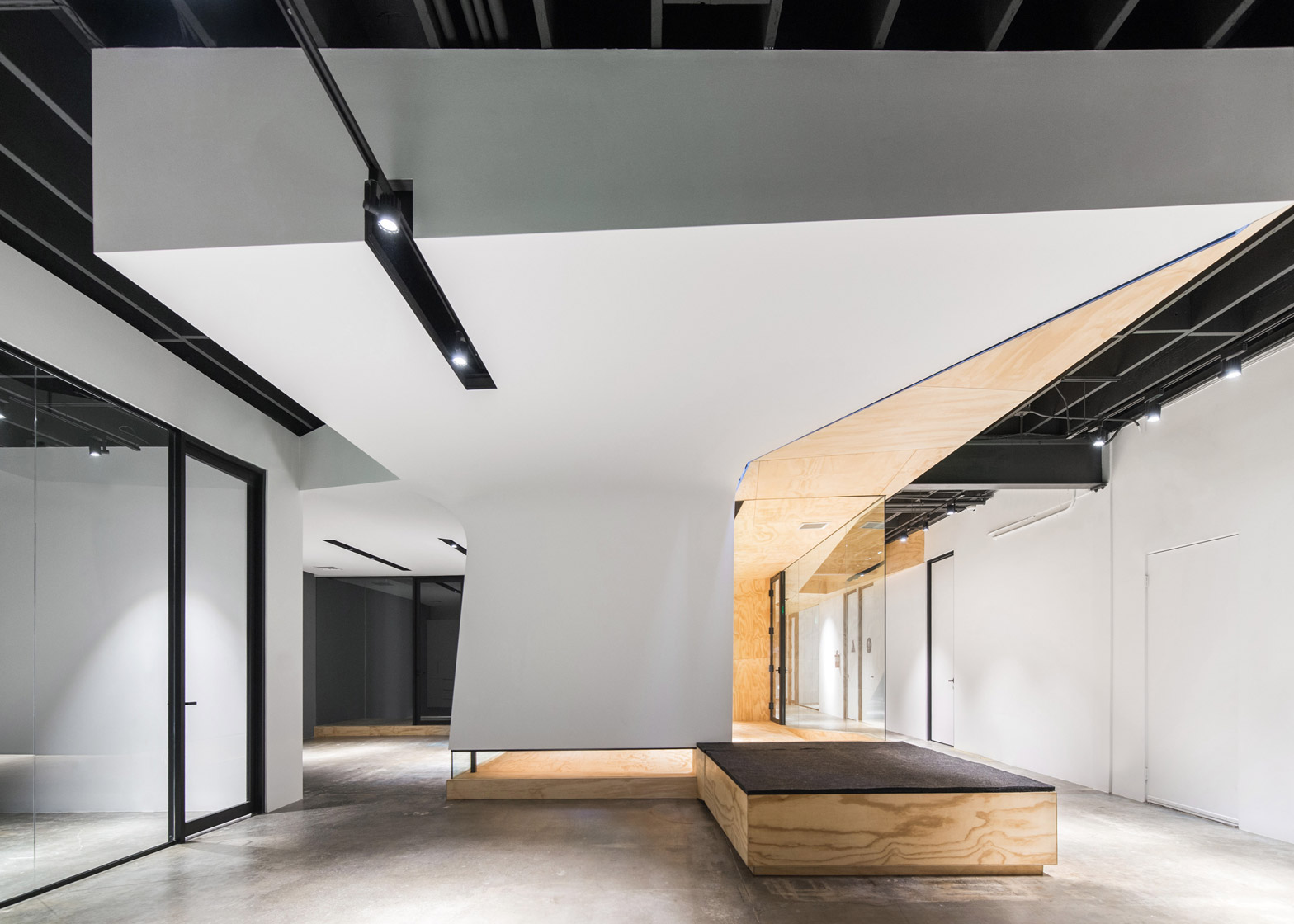 vil-creative-office-domaen-pasadena-interiors_dezeen_1568_7