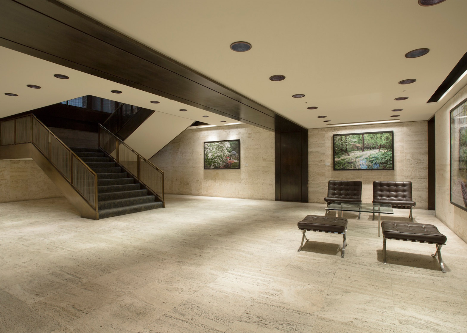 four-seasons-restaurant-interior-seagram-building-philip-johnson-mies-van-der-rohe-auction-new-york-city-usa-news_dezeen_1568_0