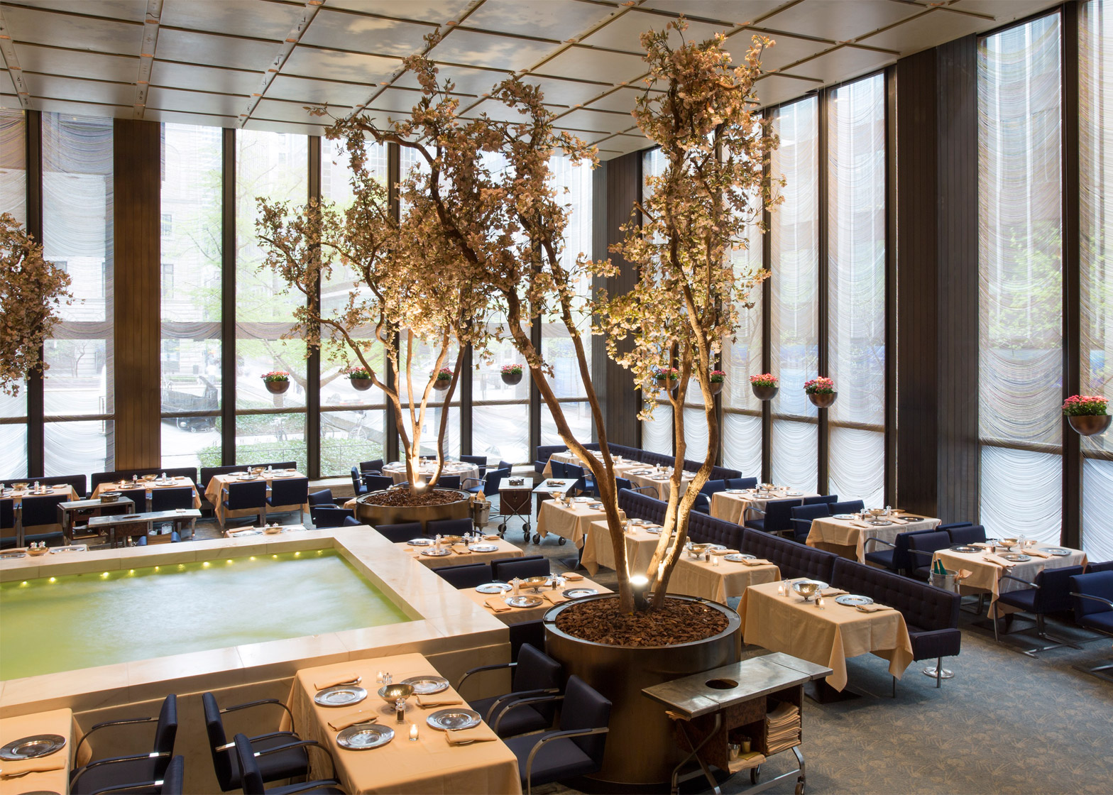 four-seasons-restaurant-interior-seagram-building-philip-johnson-mies-van-der-rohe-auction-new-york-city-usa-news_dezeen_1568_3