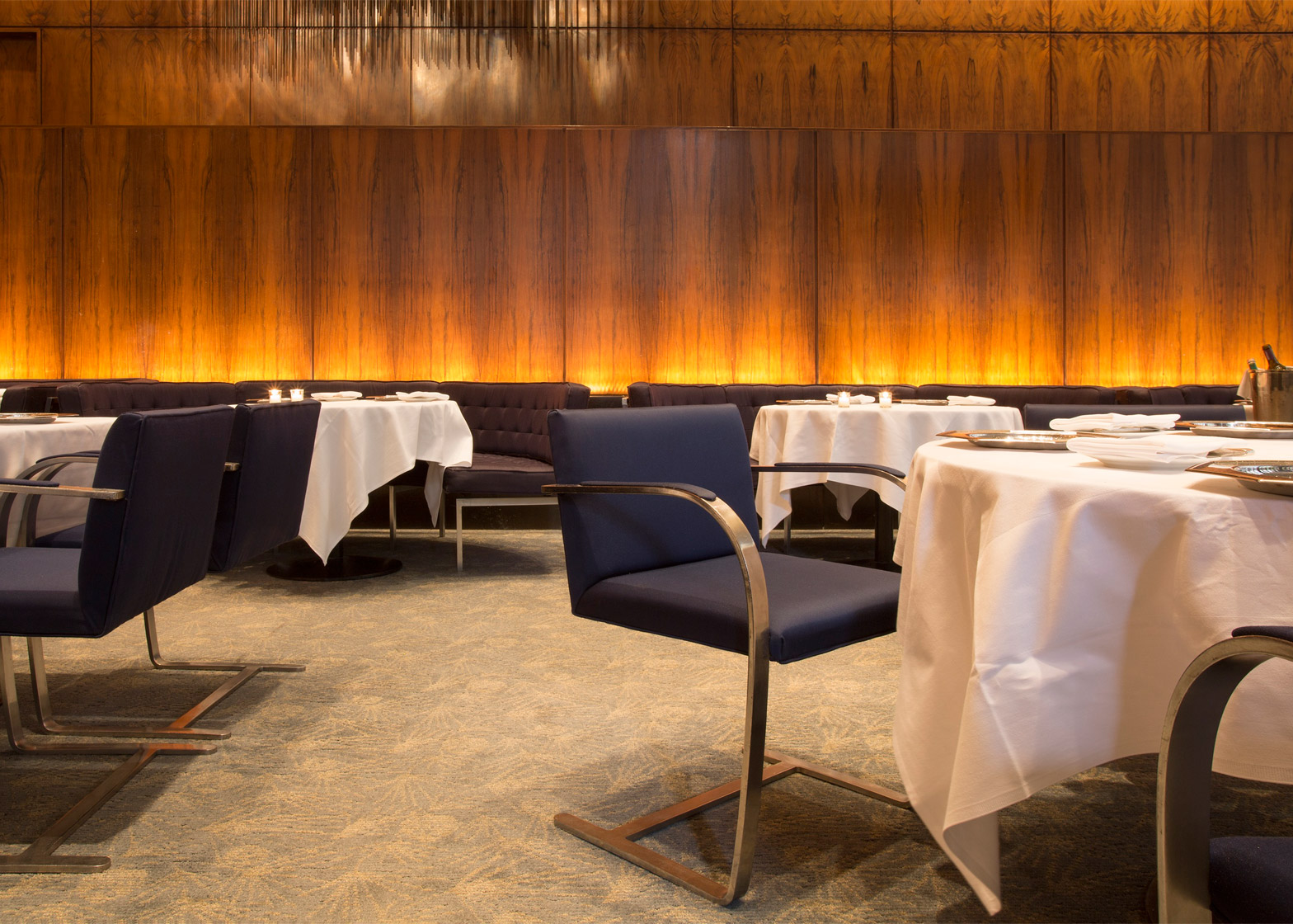 four-seasons-restaurant-interior-seagram-building-philip-johnson-mies-van-der-rohe-auction-new-york-city-usa-news_dezeen_1568_4
