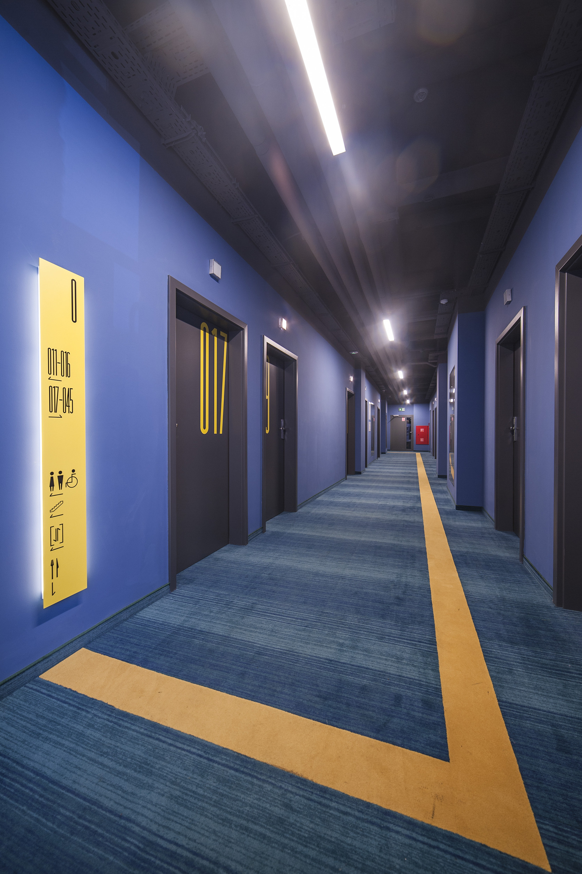 EC-5_Tobaco_Hotel_corridor_1