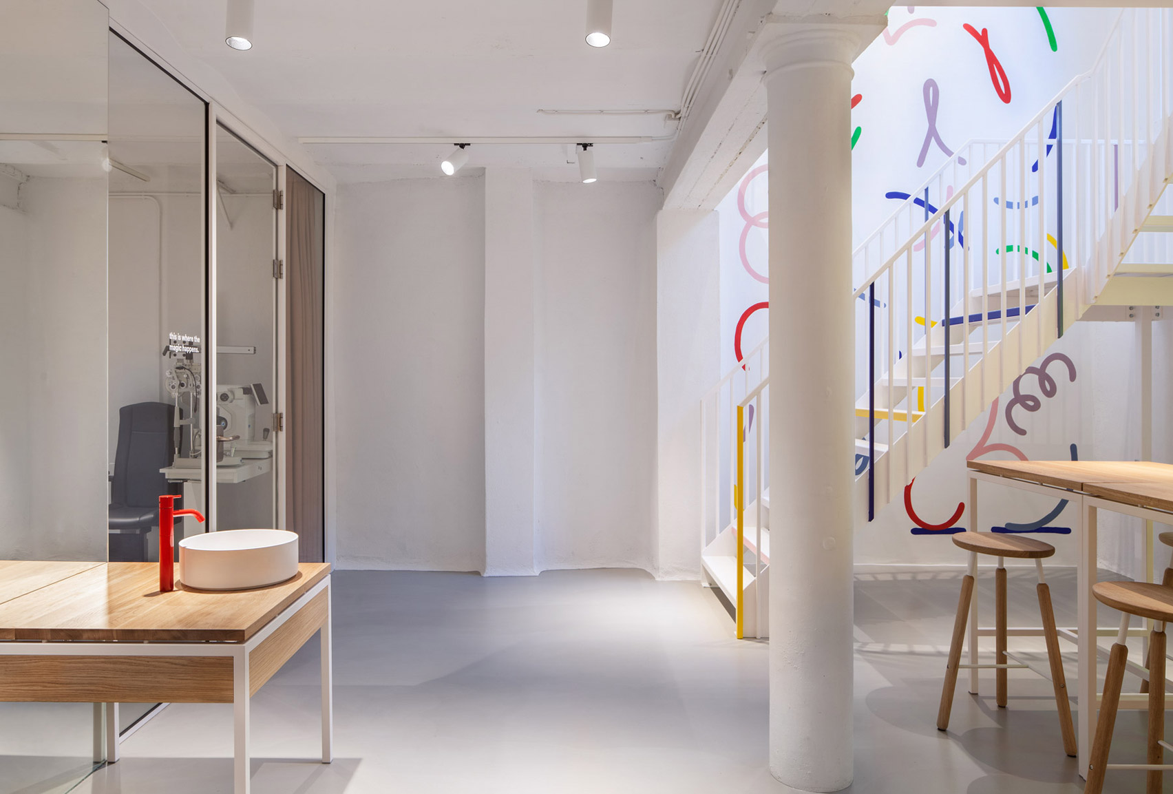 ace-and-tate-antwerp-standard-studio-interiors-belgium-_dezeen_1704_col_16