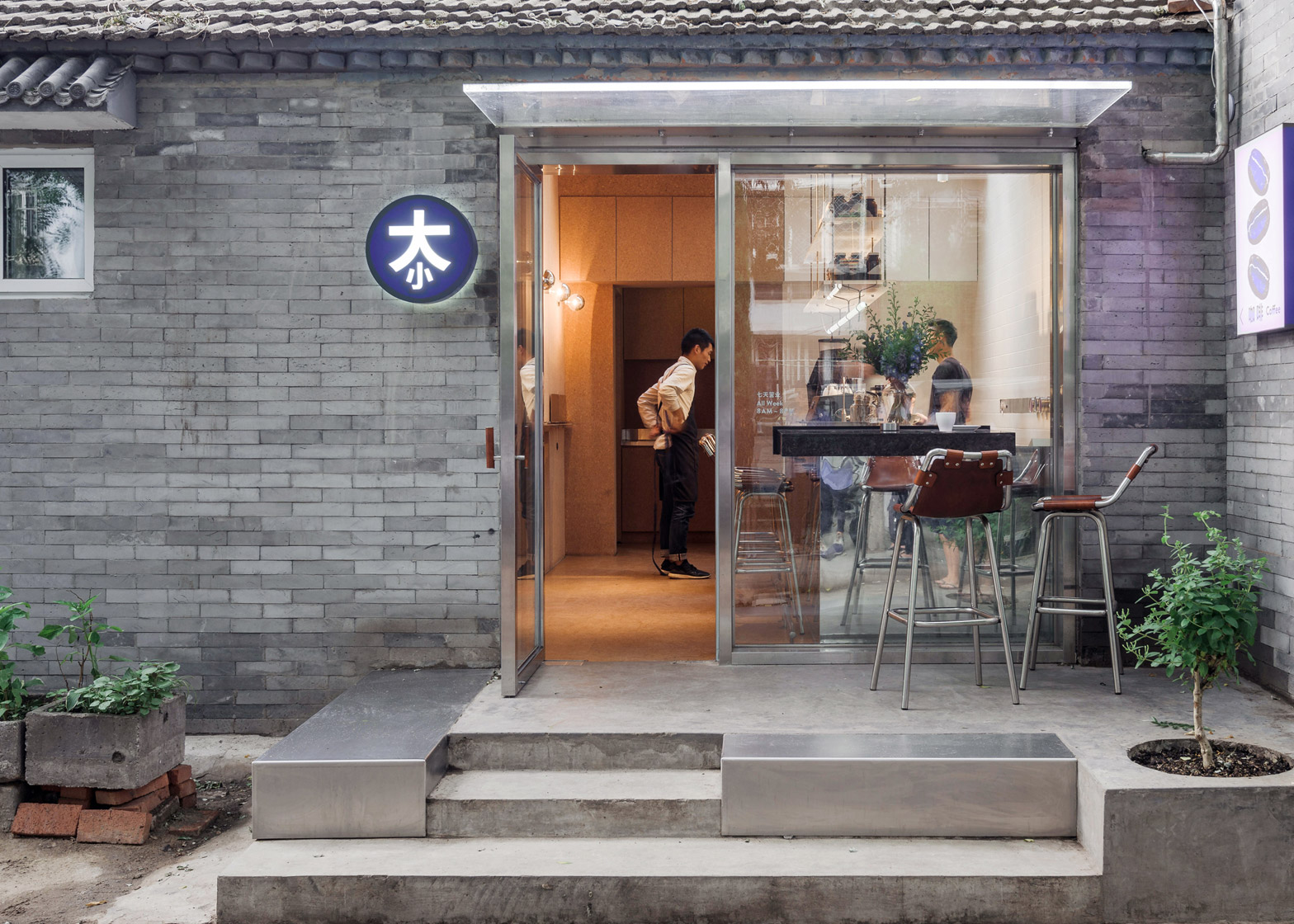 big-small-coffee-bar-b-and-b-guest-room-hutong-office-aio-beijing-cork_dezeen_1568_9