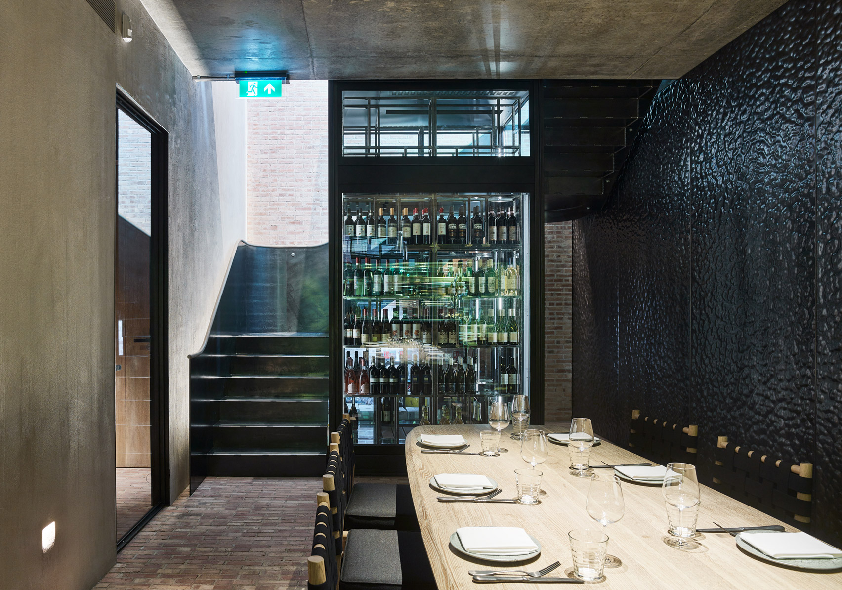 fucina-restaurant-andy-martin-architecture-interiors-london_dezeen_1704_col_11