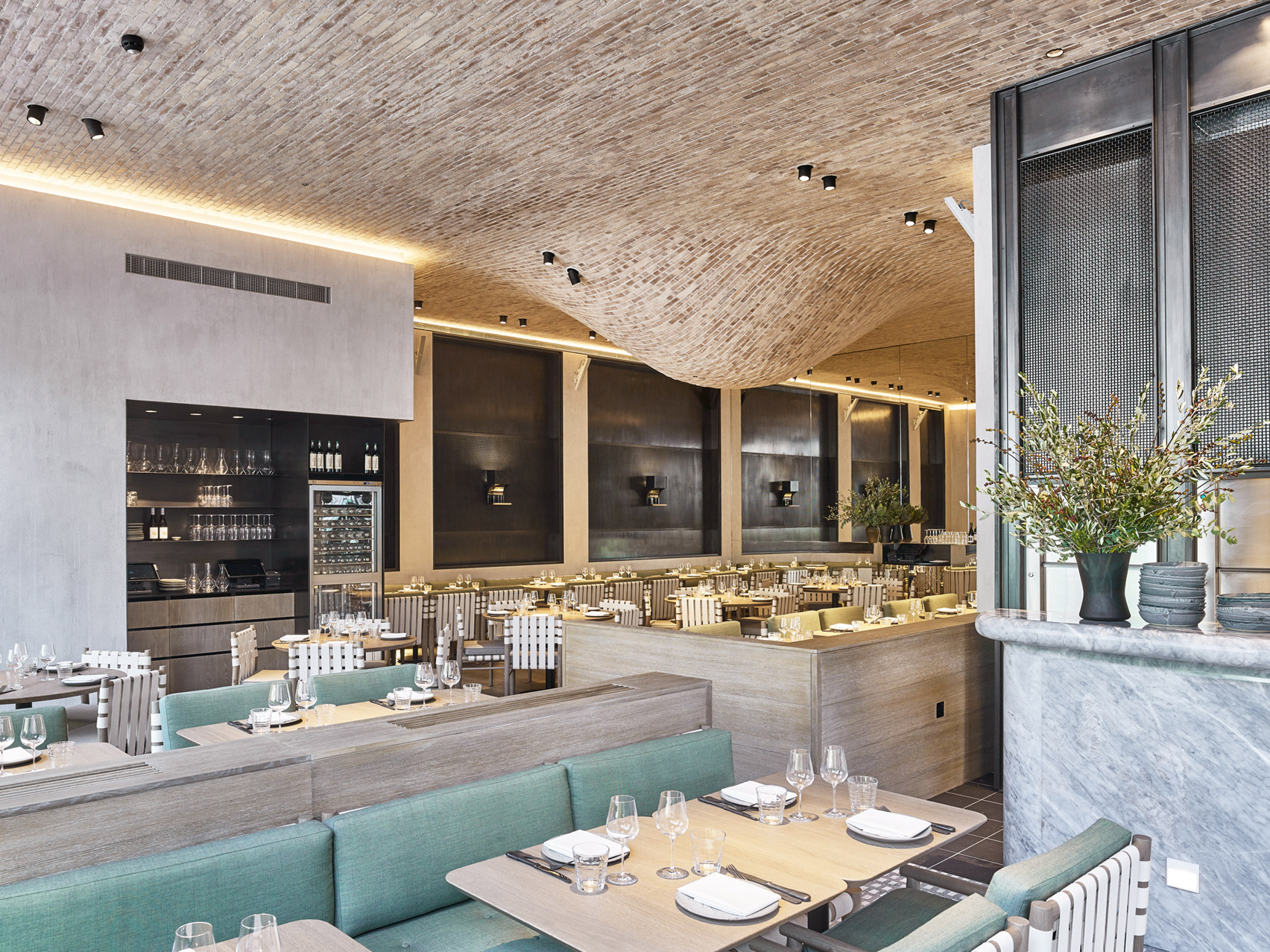 fucina-restaurant-andy-martin-architecture-interiors-london_dezeen_1704_col_6