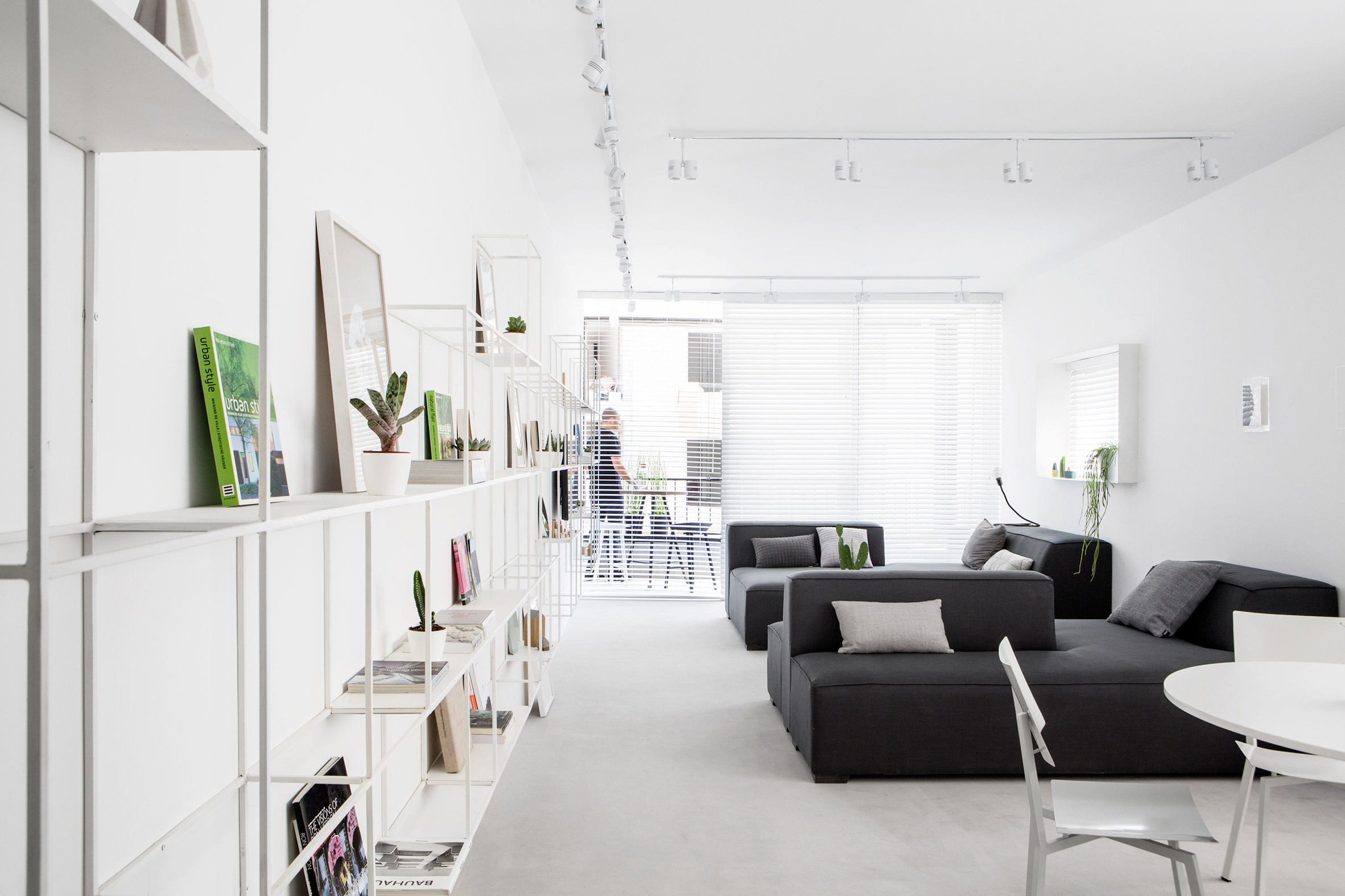 minimalist-tel-aviv-apartment-yael-perry-israel_dezeen_2364_col_10