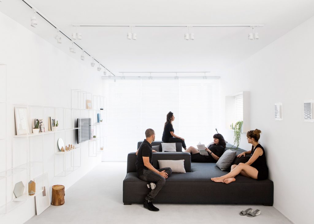 minimalist-tel-aviv-apartment-yael-perry-israel_dezeen_2364_ss_0-1024x732