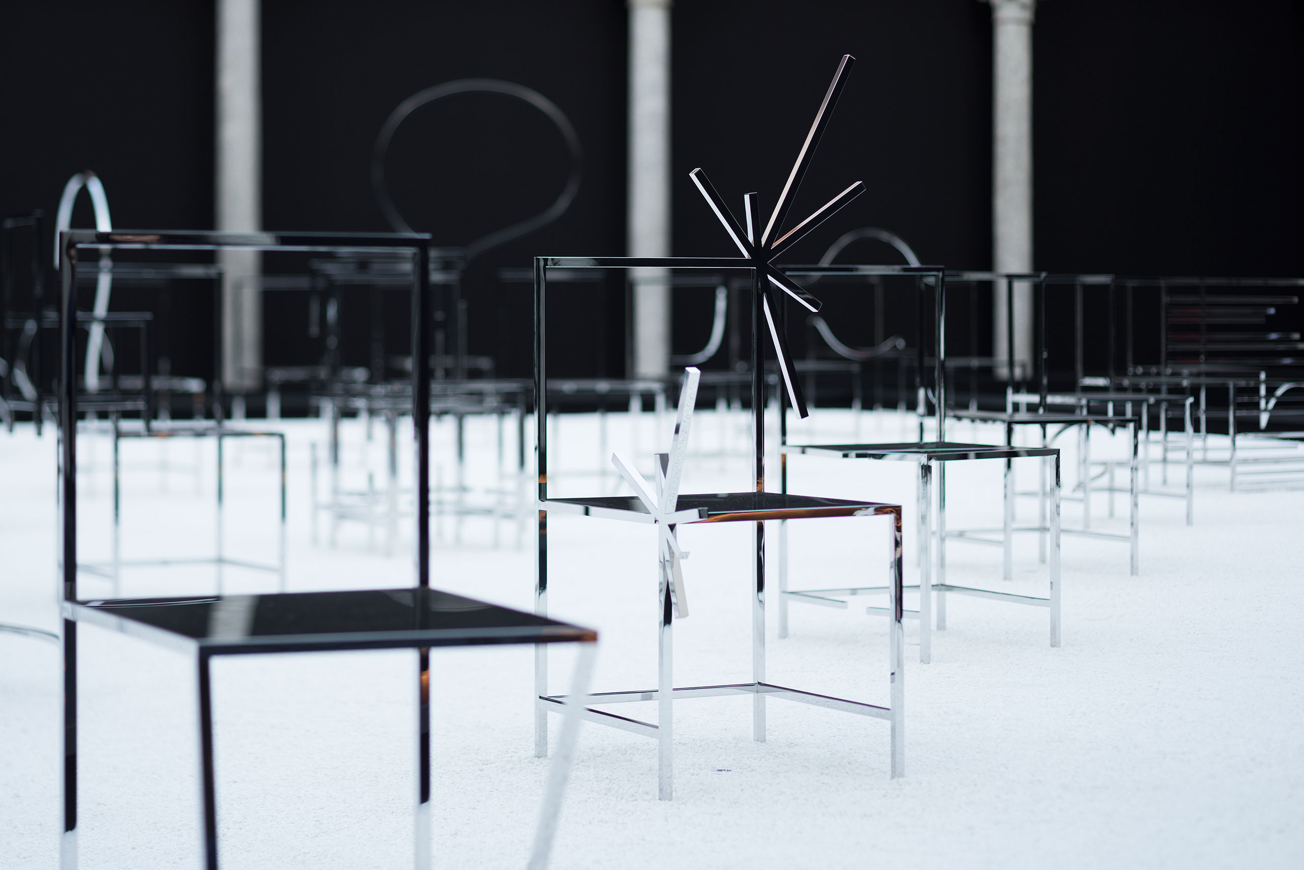 p4_50_manga_chairs_in_milan_nendo_for_friedman_benda_photo_takumi_ota_yatzer