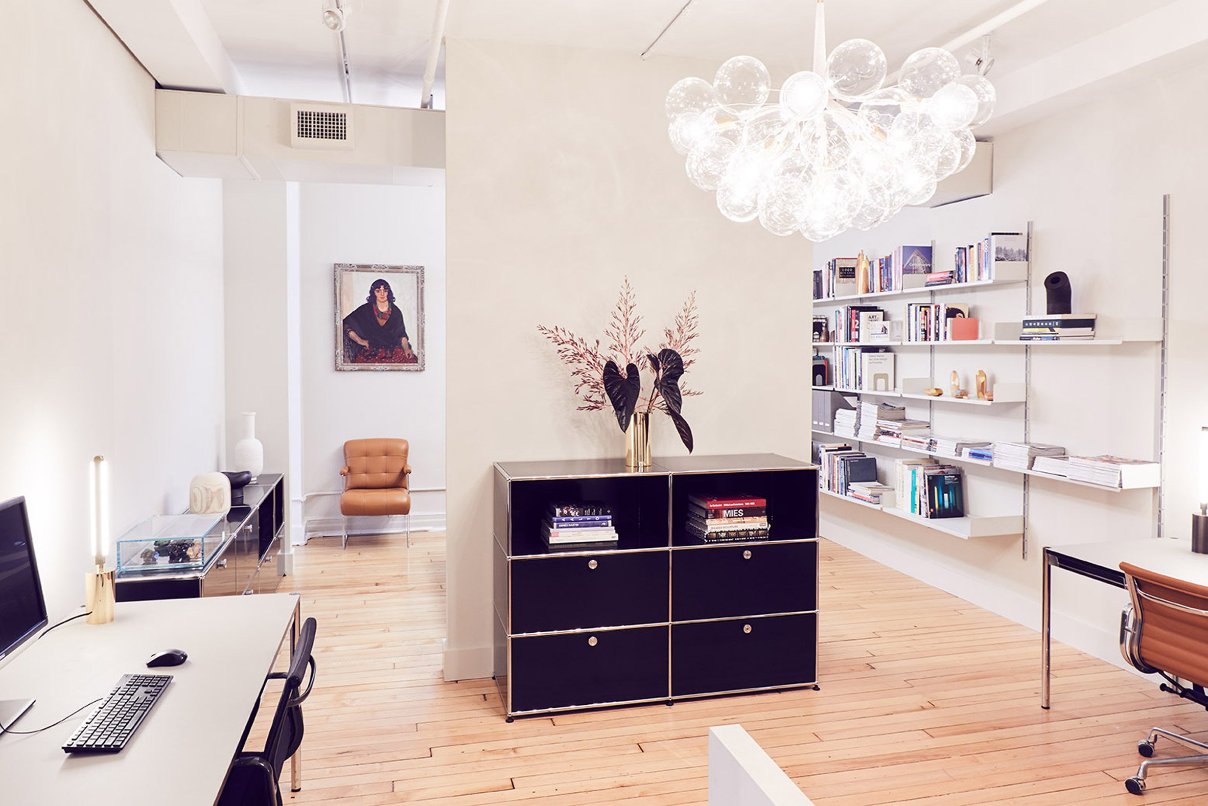 pelle-show-room-new-york-interiors_dezeen_2364_col_3