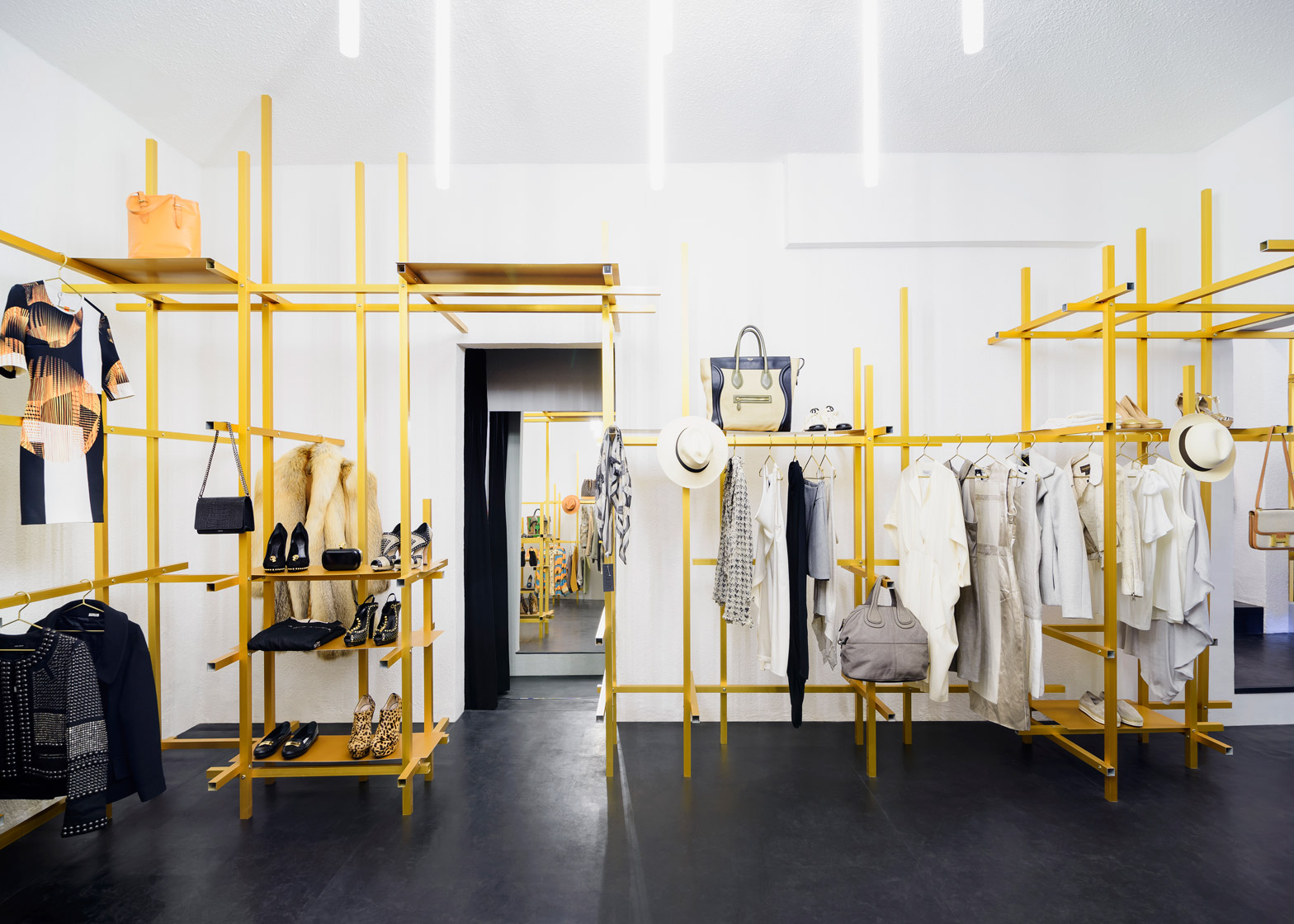 troquer-studio-showroom-zeller-moye-mexico-city-conversion_dezeen_1568_4