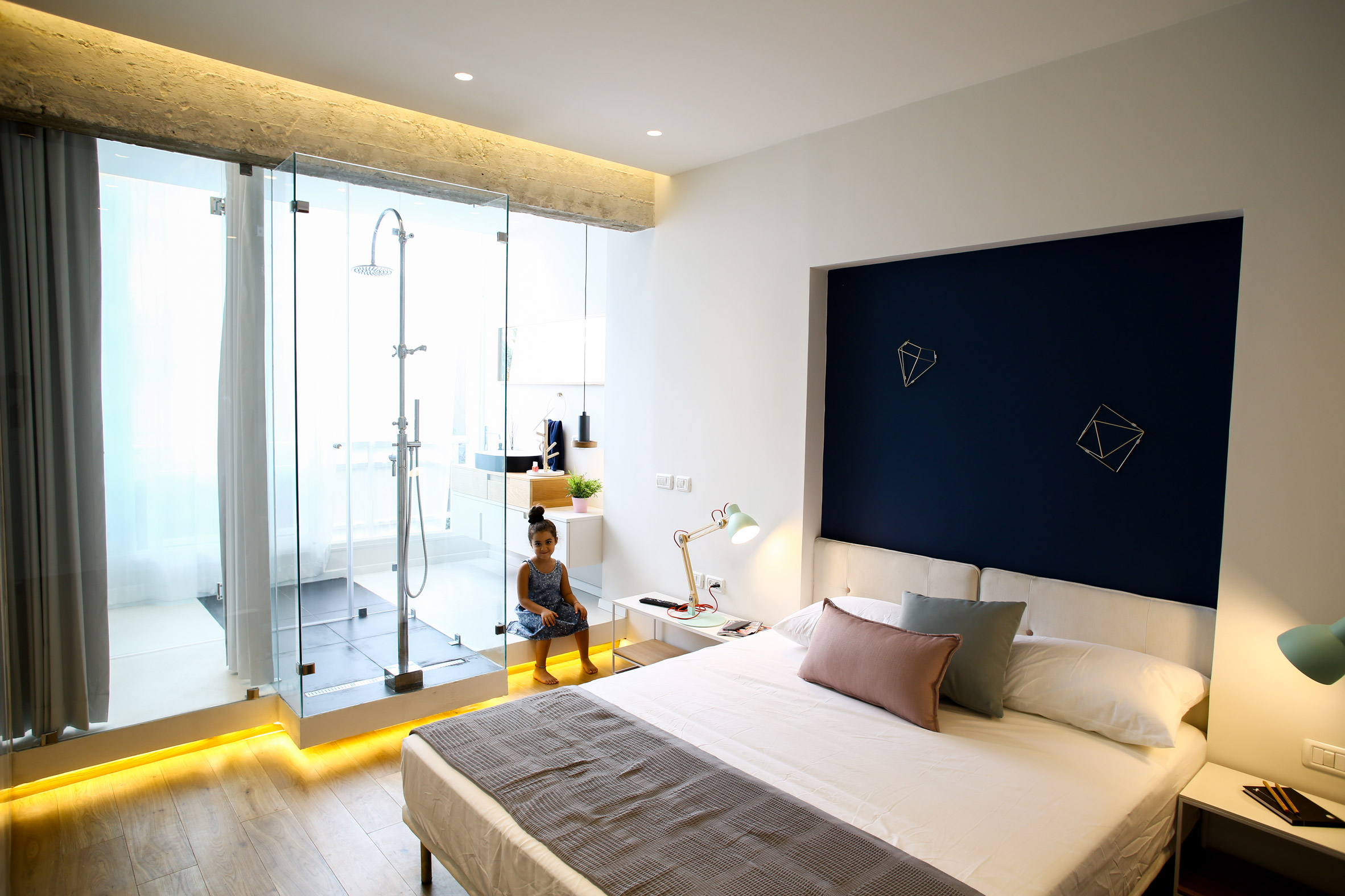 weisel-apartment-tel-aviv-israel-dori-design-studio-renovation_dezeen_2364_col_20