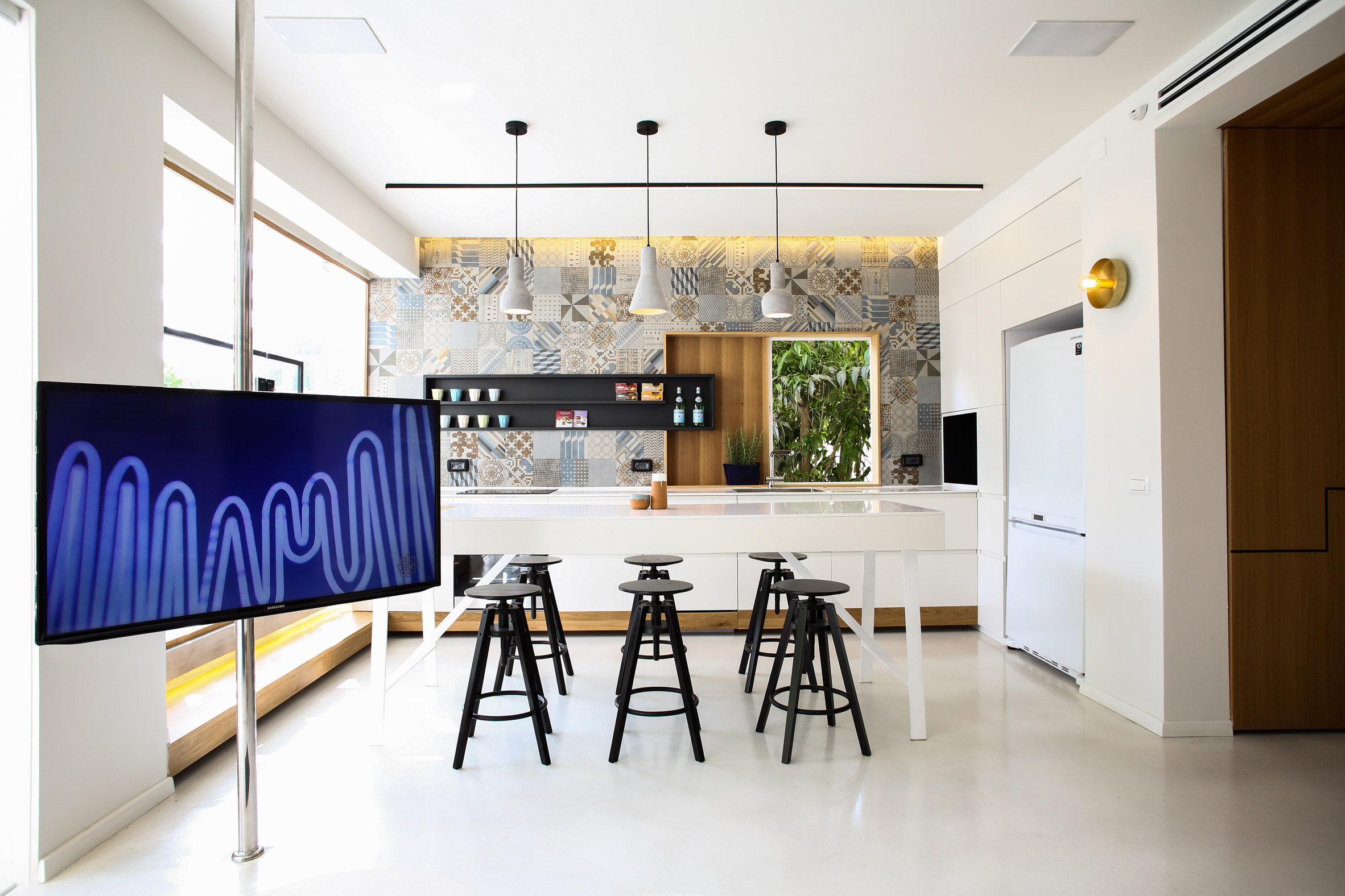 weisel-apartment-tel-aviv-israel-dori-design-studio-renovation_dezeen_2364_col_3