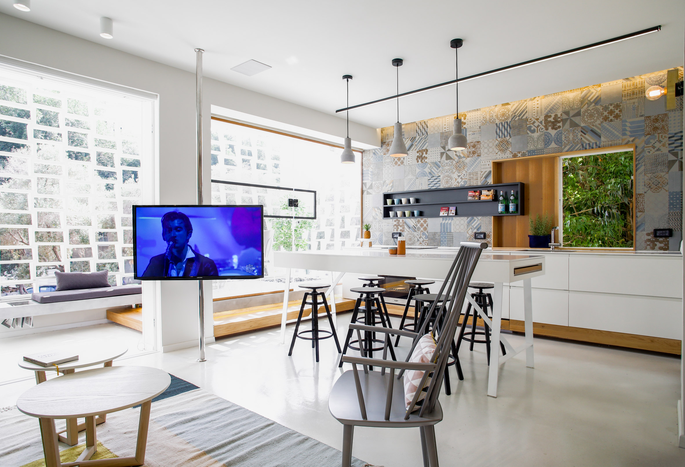 weisel-apartment-tel-aviv-israel-dori-design-studio-renovation_dezeen_2364_col_4