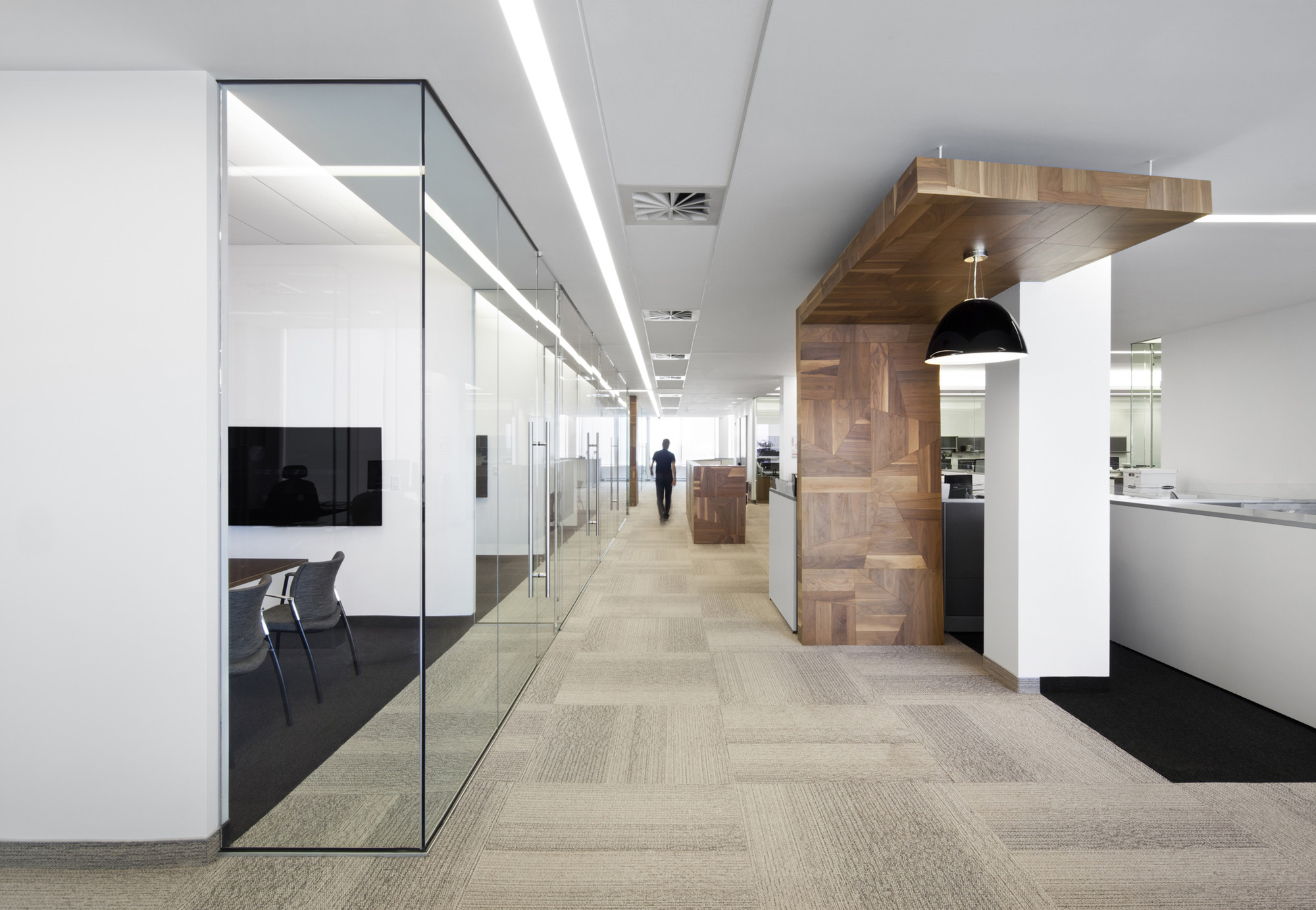 1321_Broccolini_Office_05_archdaily