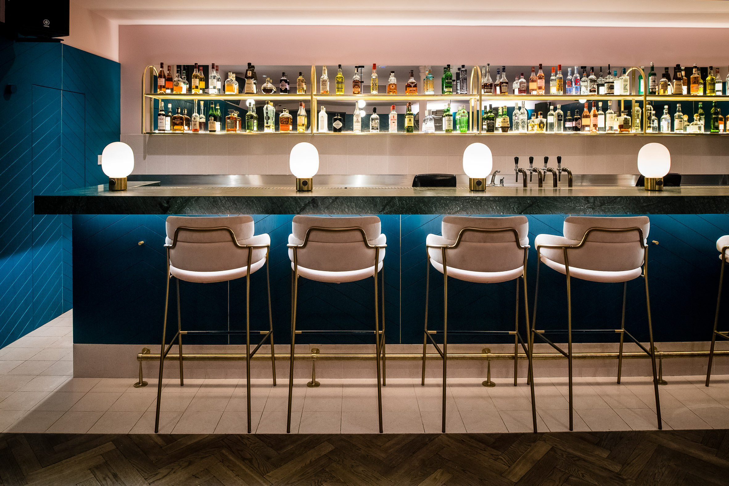 clerkenwell-grind-biasol-restaurants-bars-interiors-london-uk_dezeen_2364_col_4