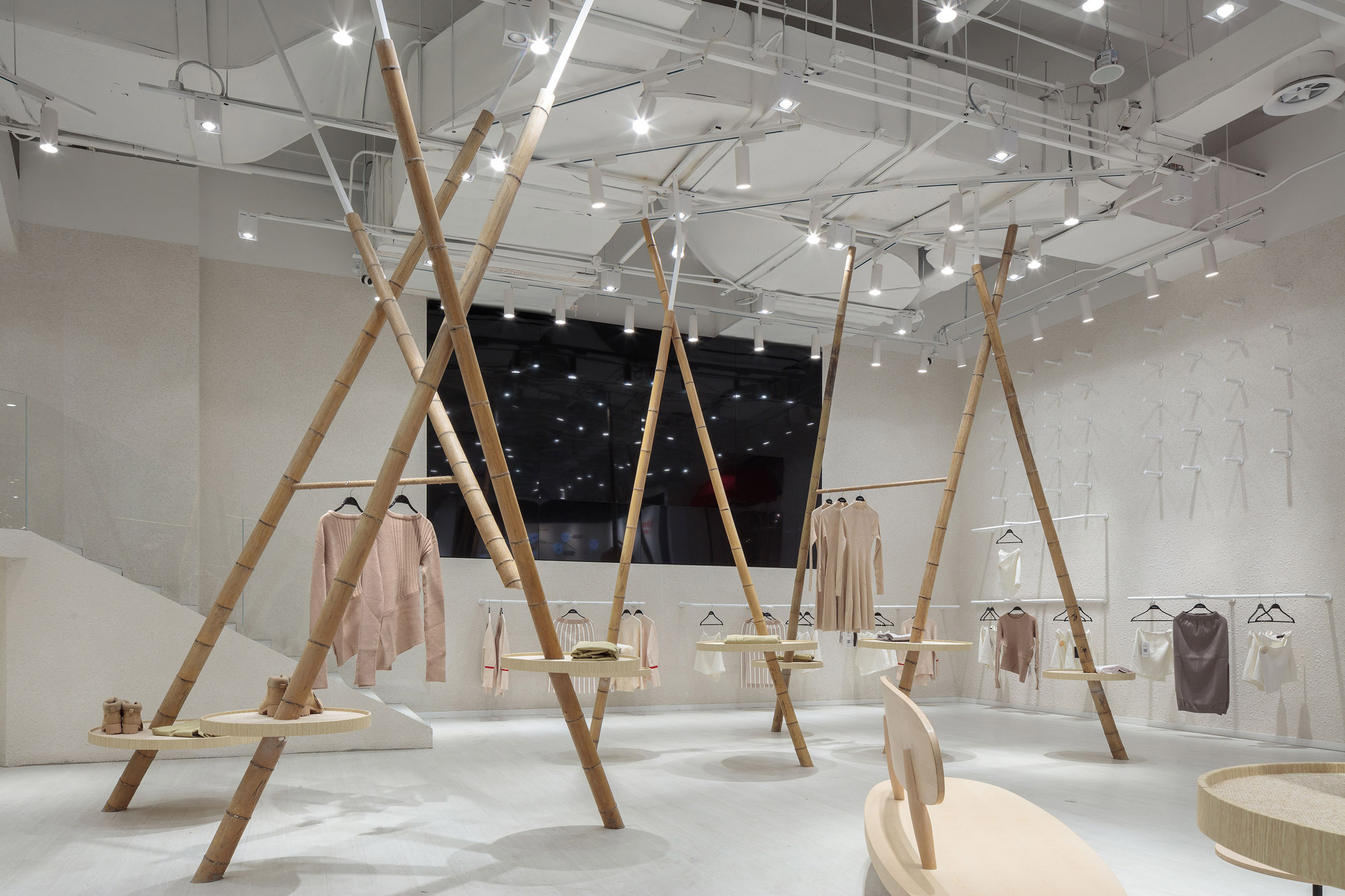 jooos-fitting-room-li-xiang-interiors-retail-china_dezeen_2364_col_12