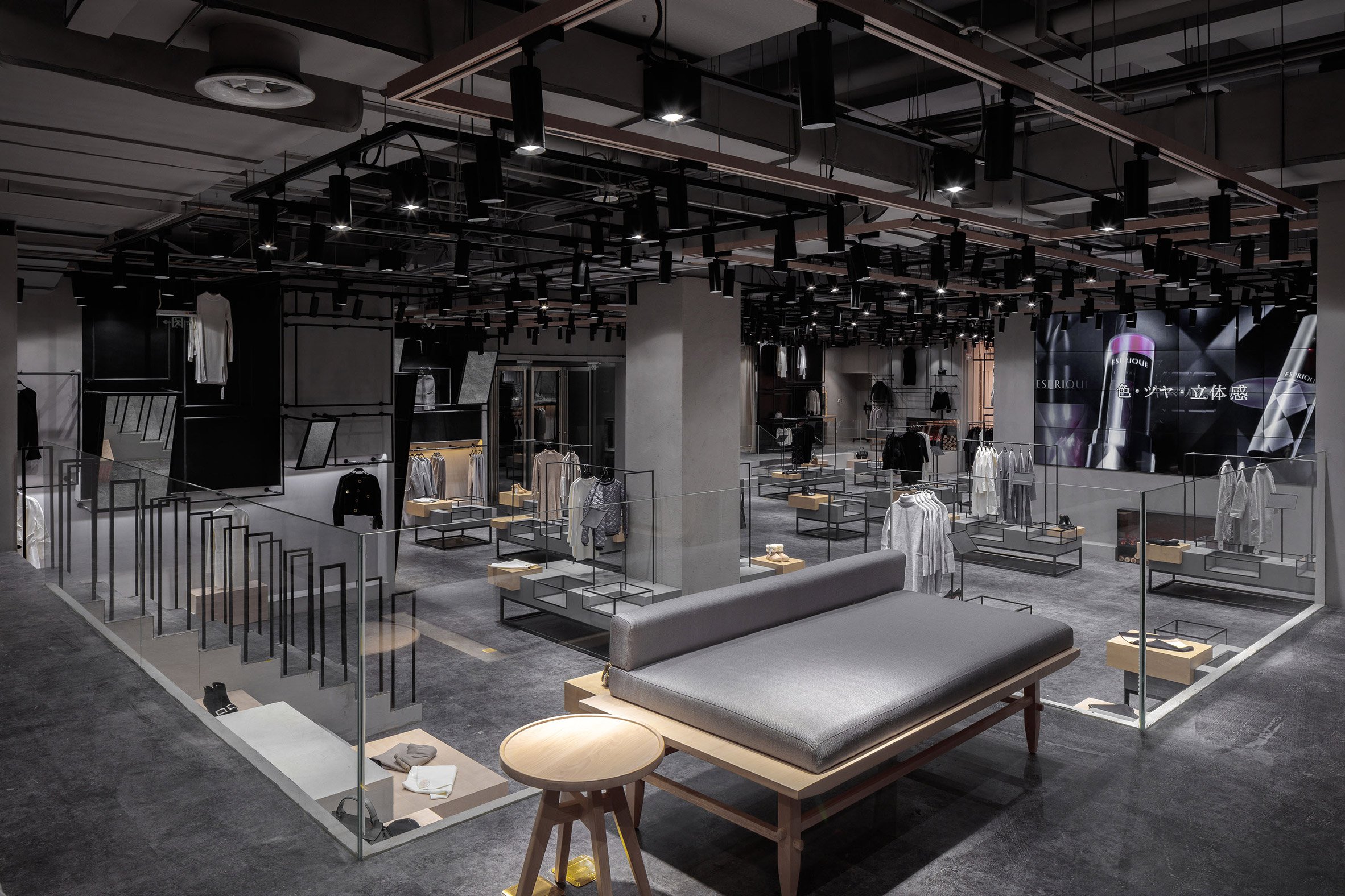 jooos-fitting-room-li-xiang-interiors-retail-china_dezeen_2364_col_27