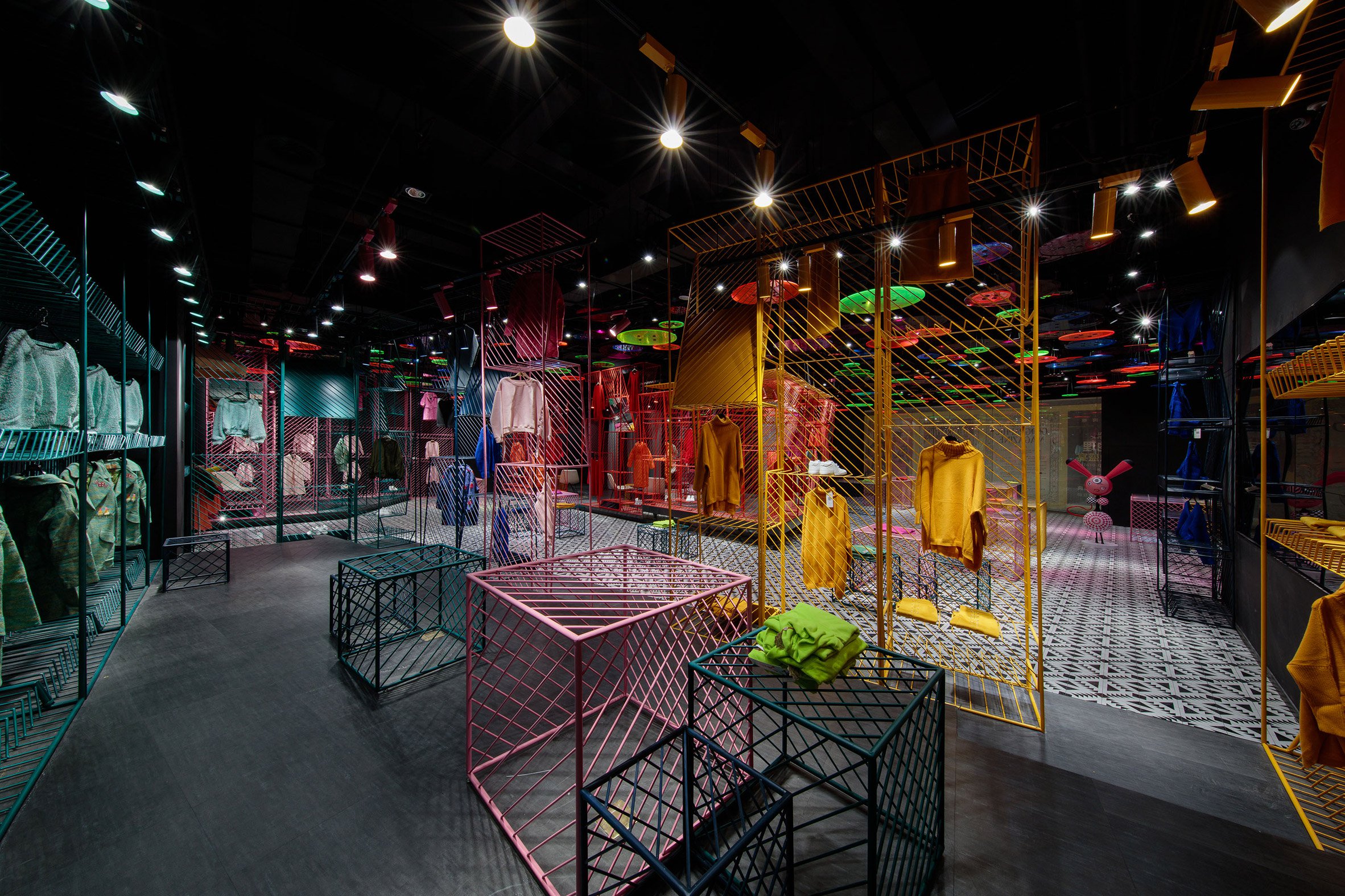 jooos-fitting-room-li-xiang-interiors-retail-china_dezeen_2364_col_3