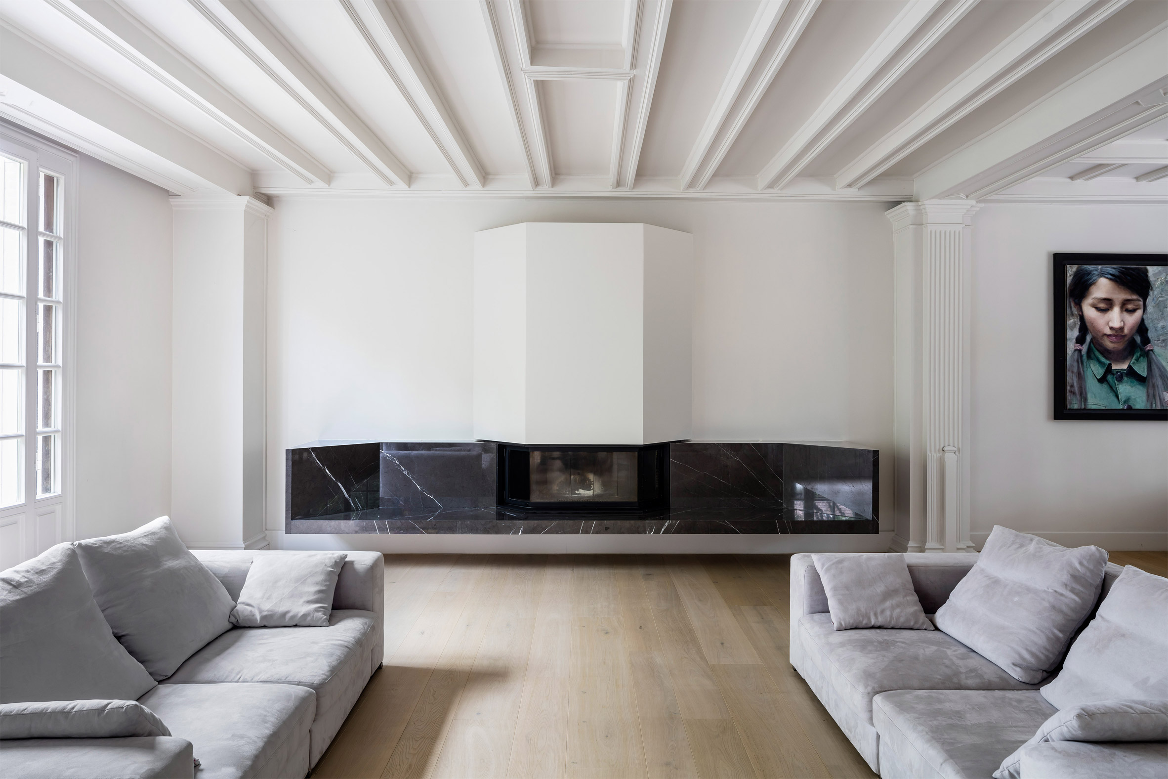 maison-a-colombages-05am-arquitectura-residential-interiors-paris-france-_dezeen_2364_col_0