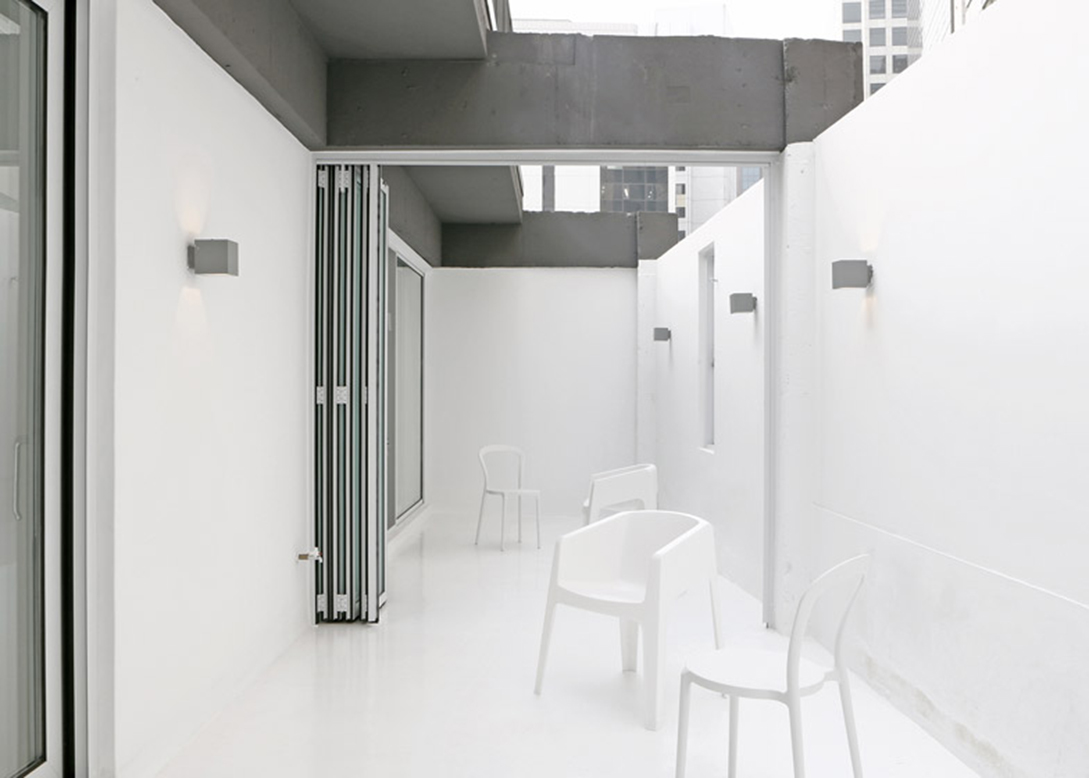 Small-House-Big-Door-by-Design-Methods_dezeen_784_20副本