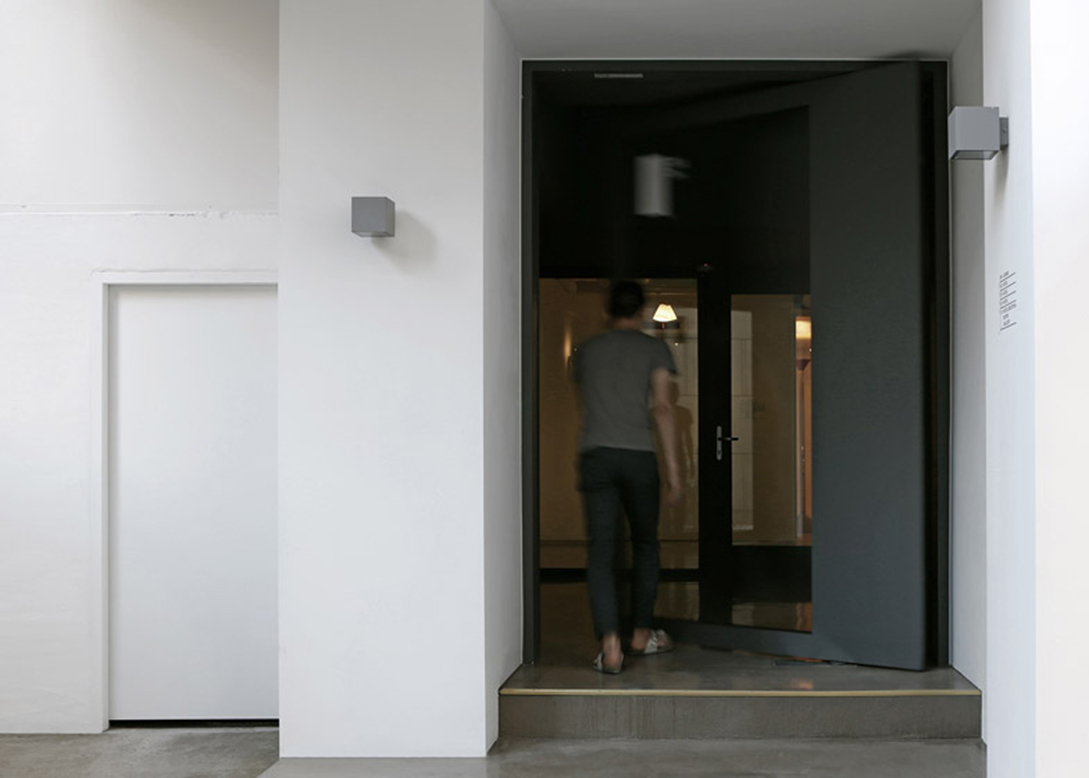 Small-House-Big-Door-by-Design-Methods_dezeen_784_3副本