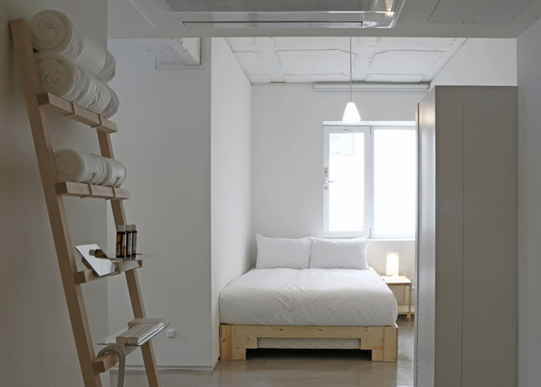 Small-House-Big-Door-by-Design-Methods_dezeen_784_7副本