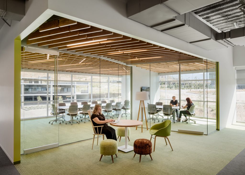 ancestry-office-rapt-studio-usa-interiors_dezeen_2364_ss_1-1024x731