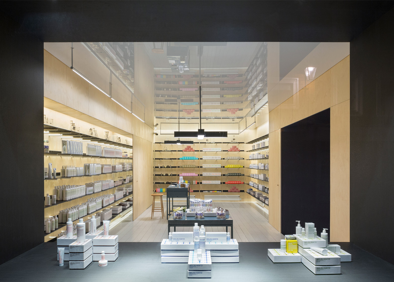 malingoetz-apothecary-shops-jonathan-tuckey-interior-london_dezeen_1568_0