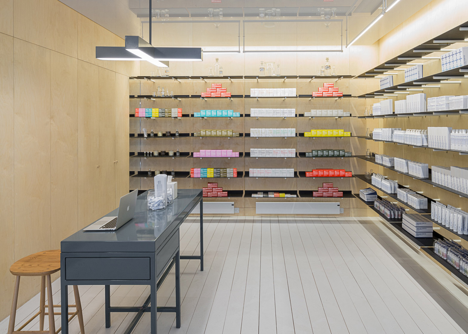 malingoetz-apothecary-shops-jonathan-tuckey-interior-london_dezeen_1568_1