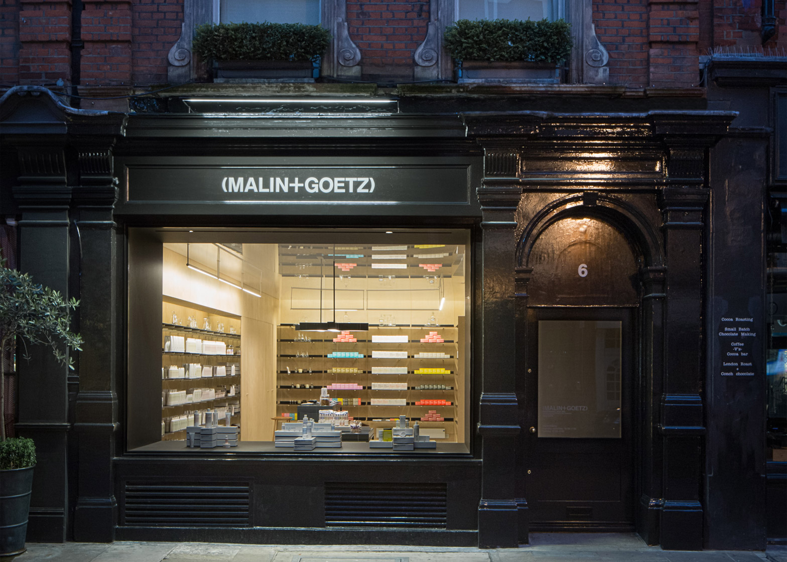 malingoetz-apothecary-shops-jonathan-tuckey-interior-london_dezeen_1568_3