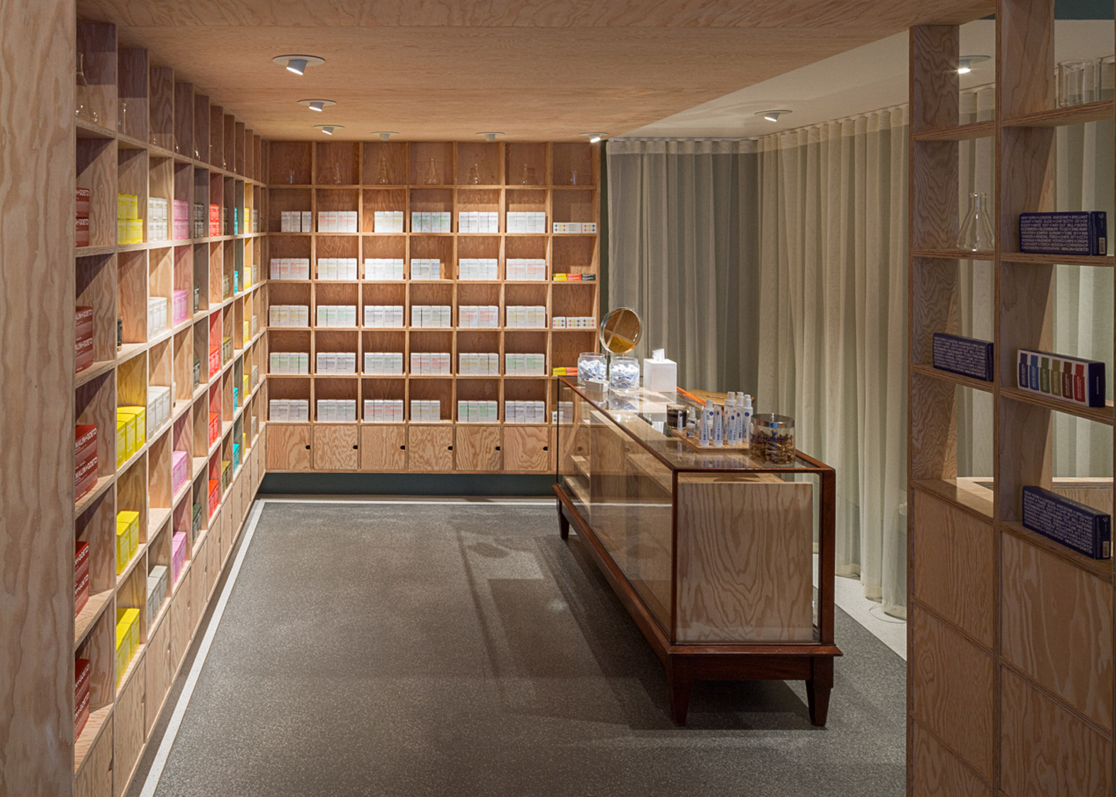 malingoetz-apothecary-shops-jonathan-tuckey-interior-london_dezeen_1568_4