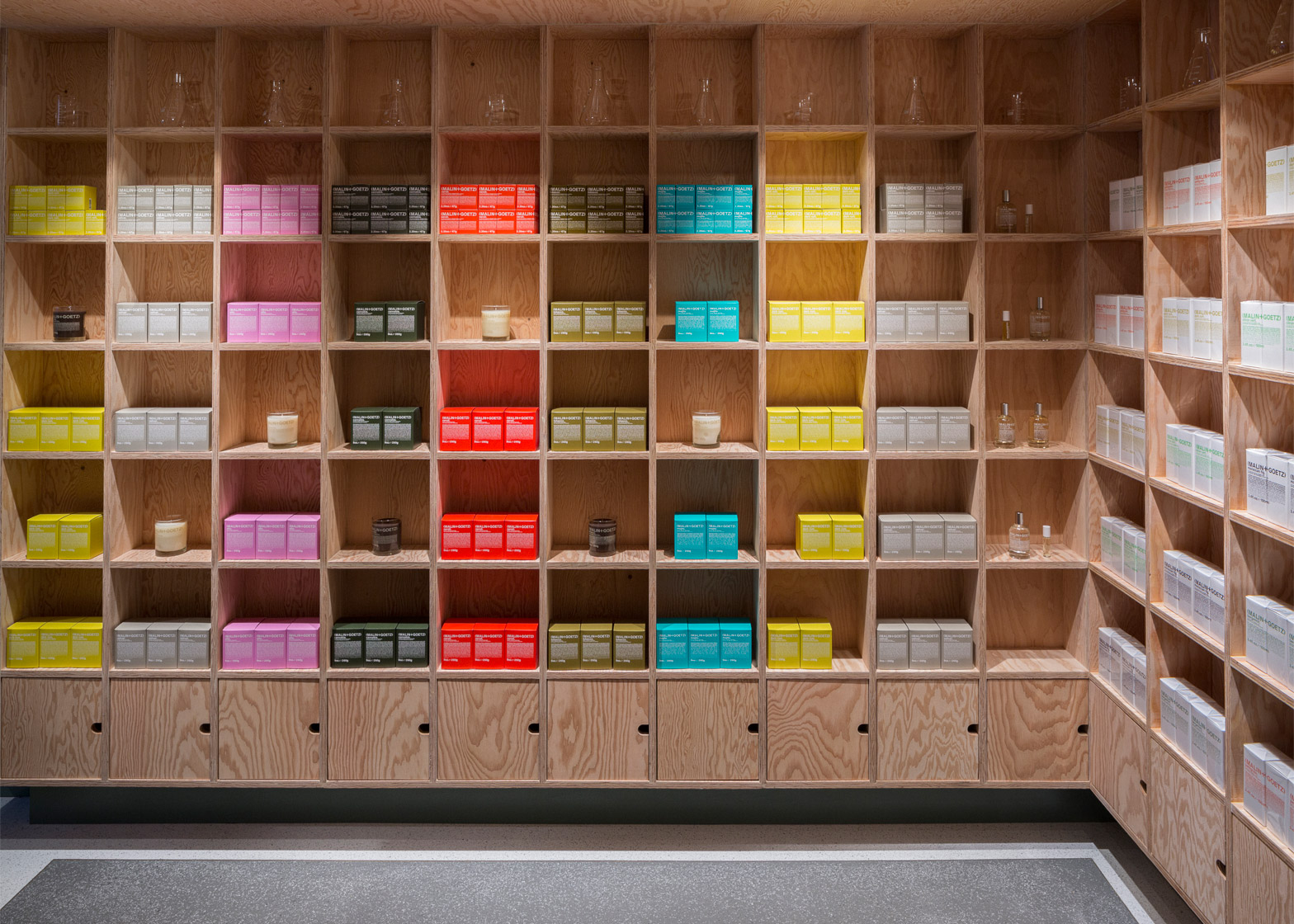 malingoetz-apothecary-shops-jonathan-tuckey-interior-london_dezeen_1568_6