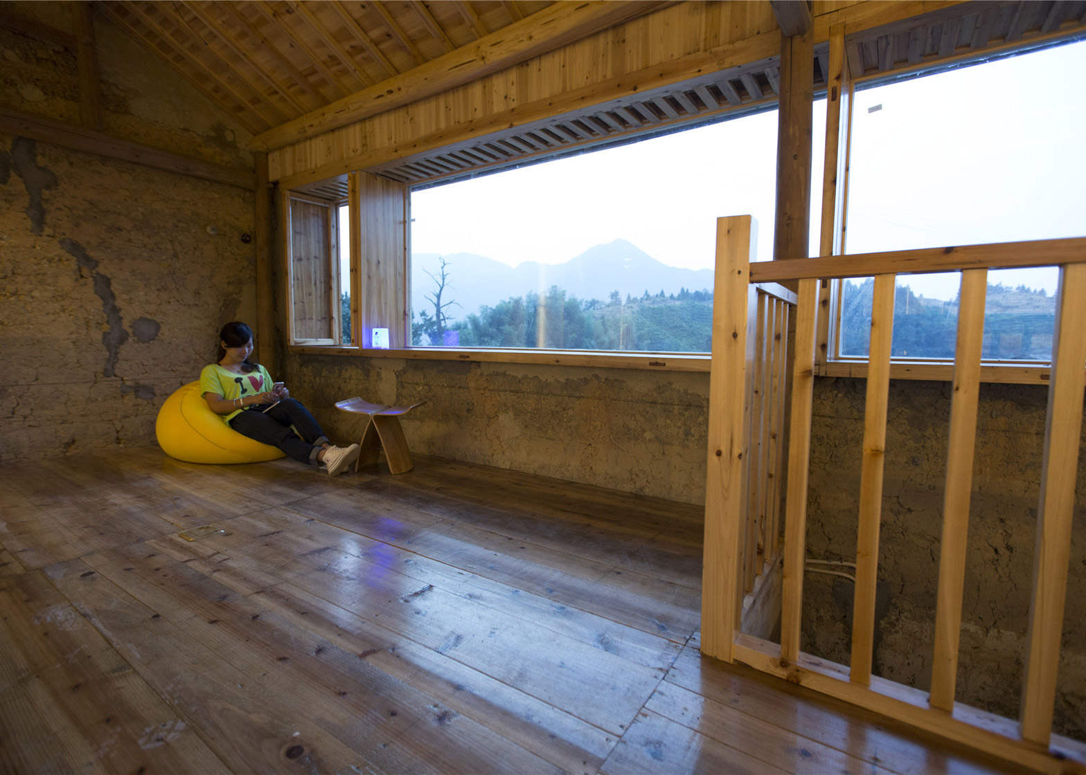 papas-hostel-pingtian-village-joe-fang-zhejiang-province-rammed-earth-house-renovation-international-youth-hostel-rooms-within-rooms-translucent-light_dezeen_1568_3-1