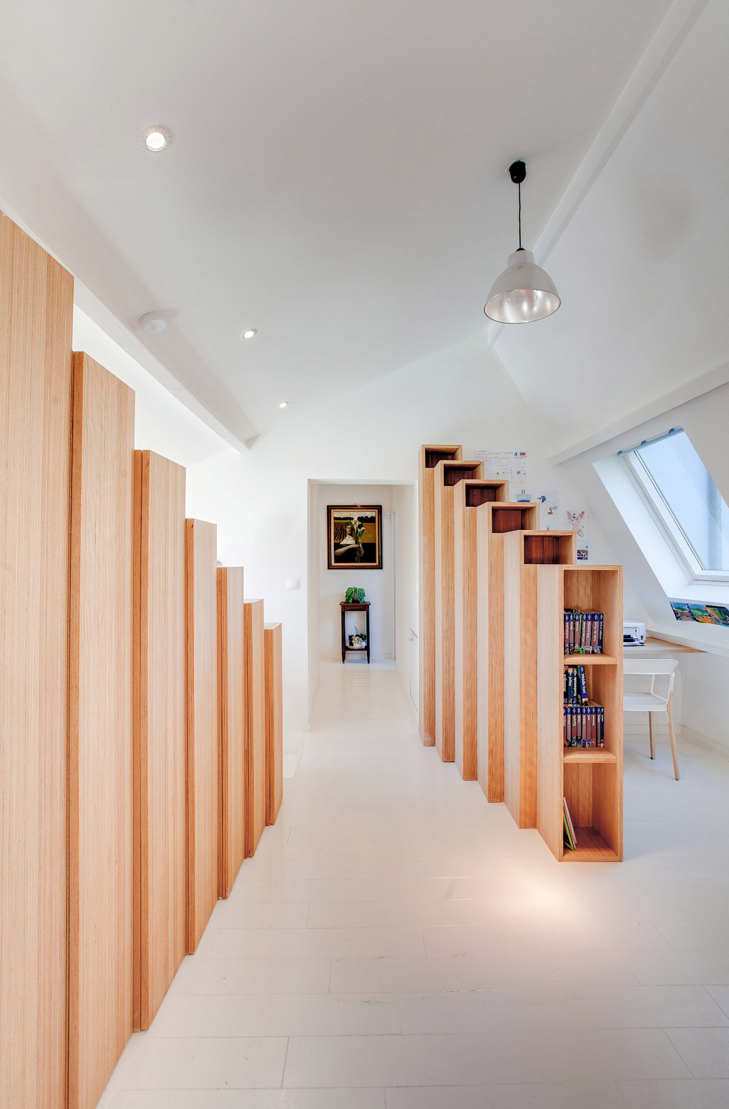 bookshelf-house-andrea-mosca-interior-paris-_dezeen_2364_col_3