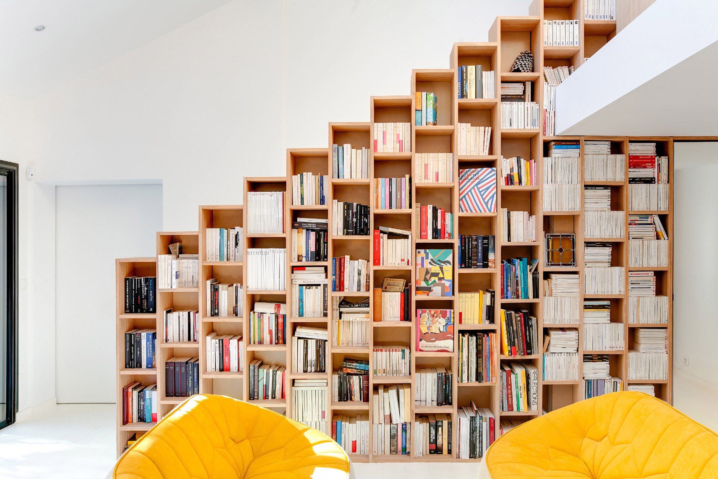 bookshelf-house-andrea-mosca-interior-paris-_dezeen_2364_col_5
