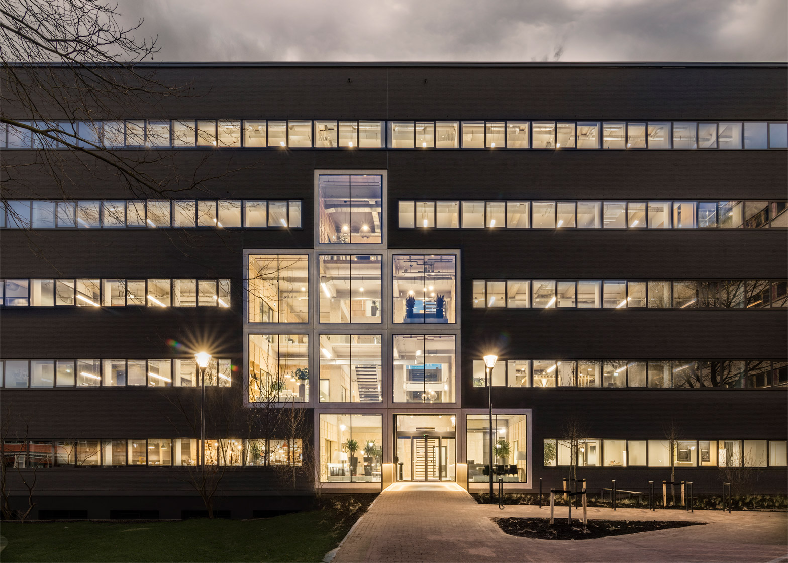 de-alliantie-headquarters-studio-nine-dots-lucent-industrial-site-hilversum-netherlands-peter-cuypers_dezeen_1568_81