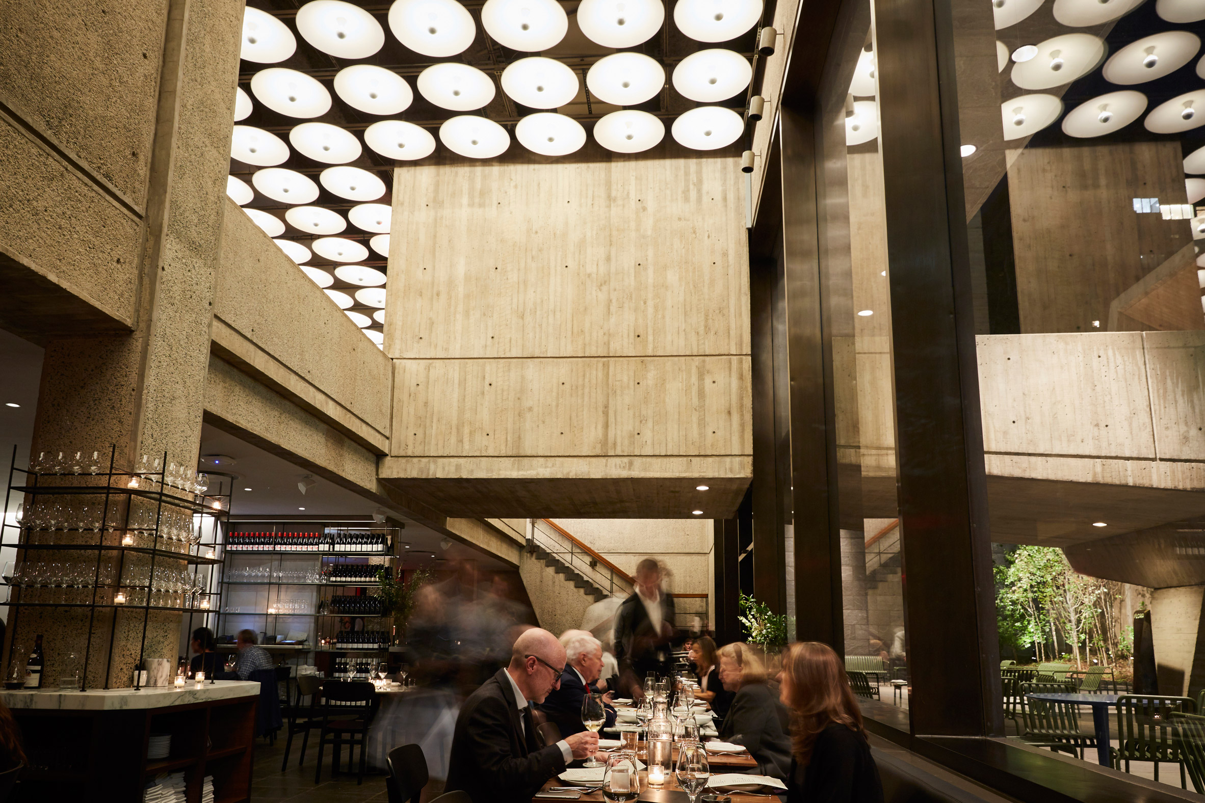 flora-bar-cafe-restaurant-interior-design-beyer-blinder-belle-met-breuer-new-york-city-usa_dezeen_2364_col_2