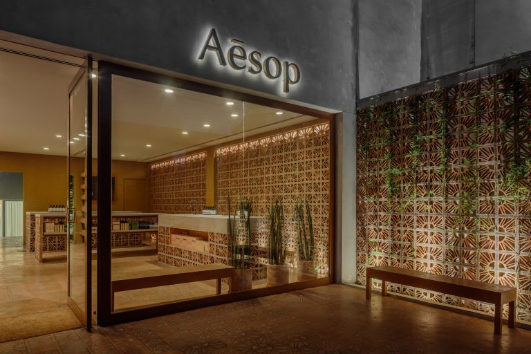 巴西·赤陶土打造的Aesop护肤品专卖店