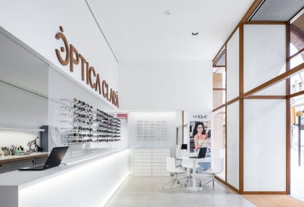 西班牙·Optica Clara眼镜店设计