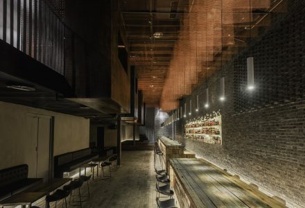 重庆·凛然酒吧餐厅设计 / B.L.U.E.建筑设计