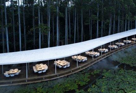 成都·“云镜”花园火锅餐厅 / 慕达建筑