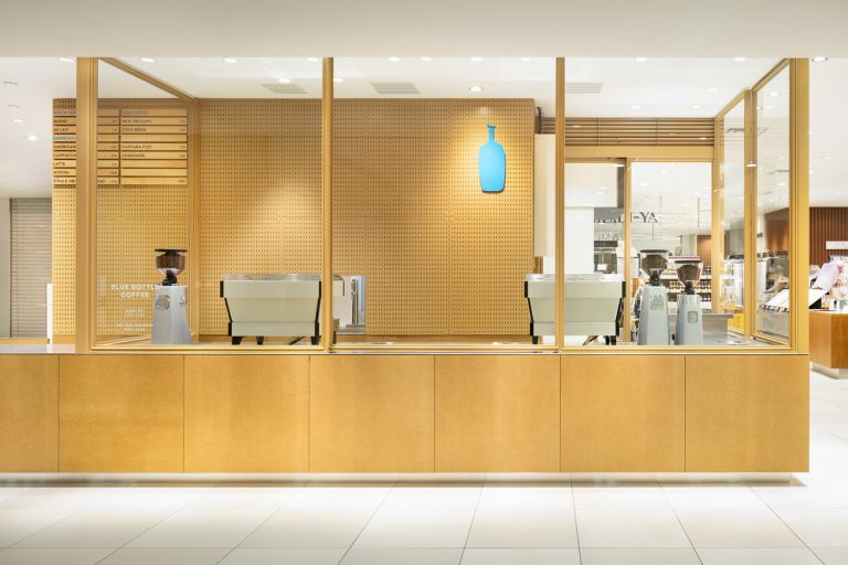 东京·“Blue Bottle Coffee”蓝瓶咖啡(NeWoman店)