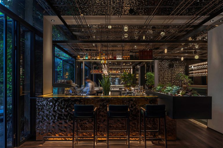 上海·Le Coq酒吧餐厅设计 / RooMoo